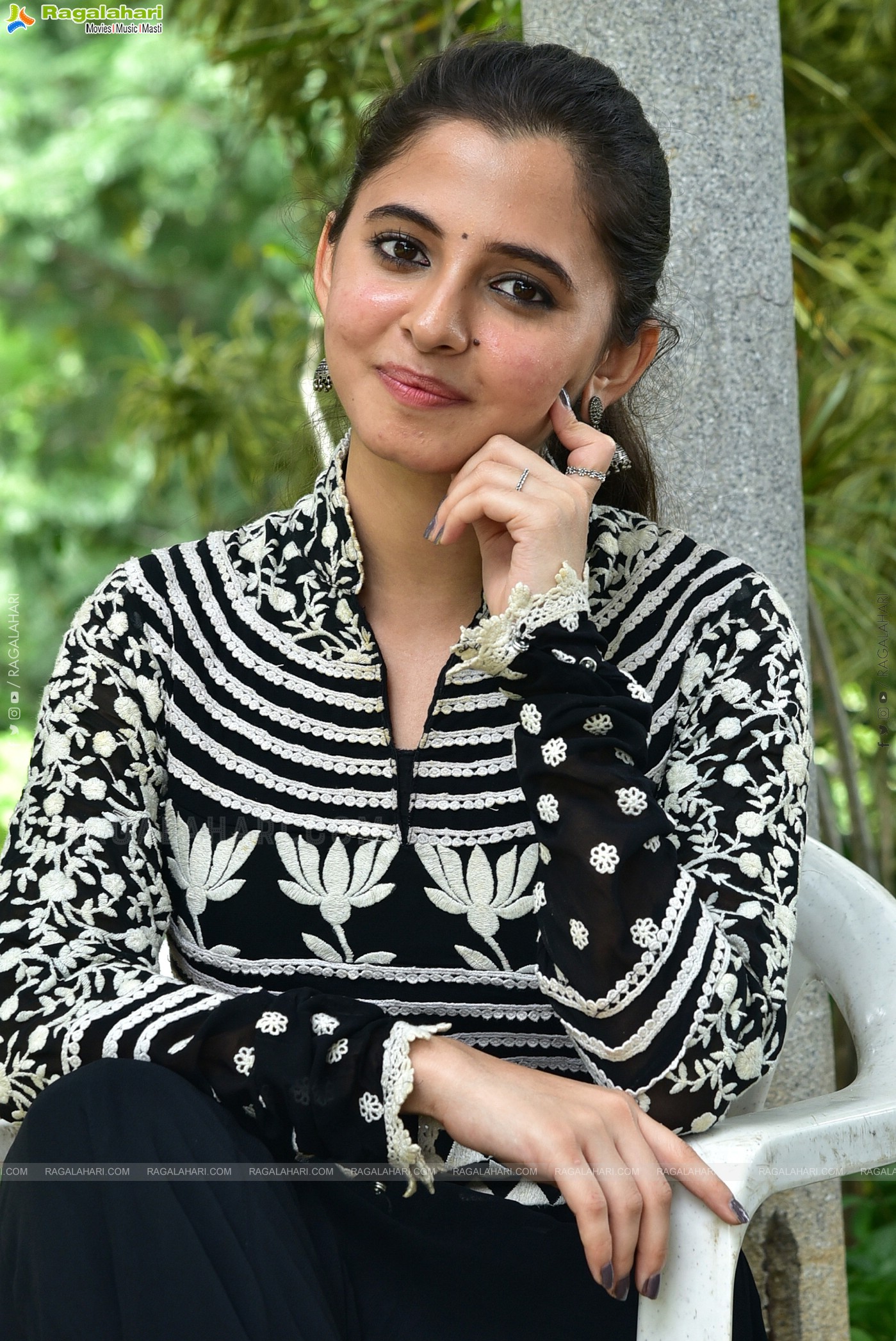 Preethi Asrani at Dongalunnaru Jaagratha Movie Interview, HD Photo Gallery