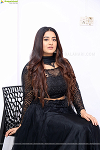 Rashi Singh at Hi Life Exhibition Oct 2022 Curtain Raiser