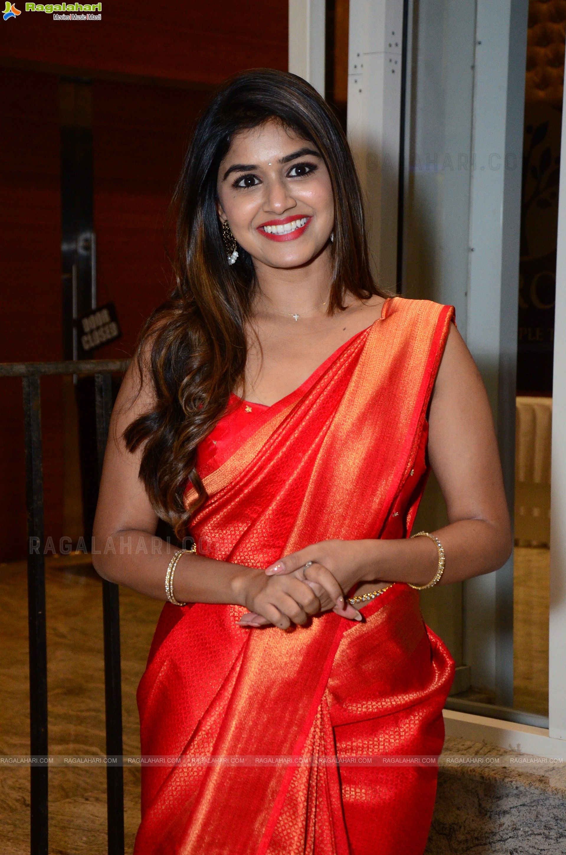Sanjanaa Anand Stills at Nenu Meeku Baga Kavalsinavadini Movie Pre-Release Event