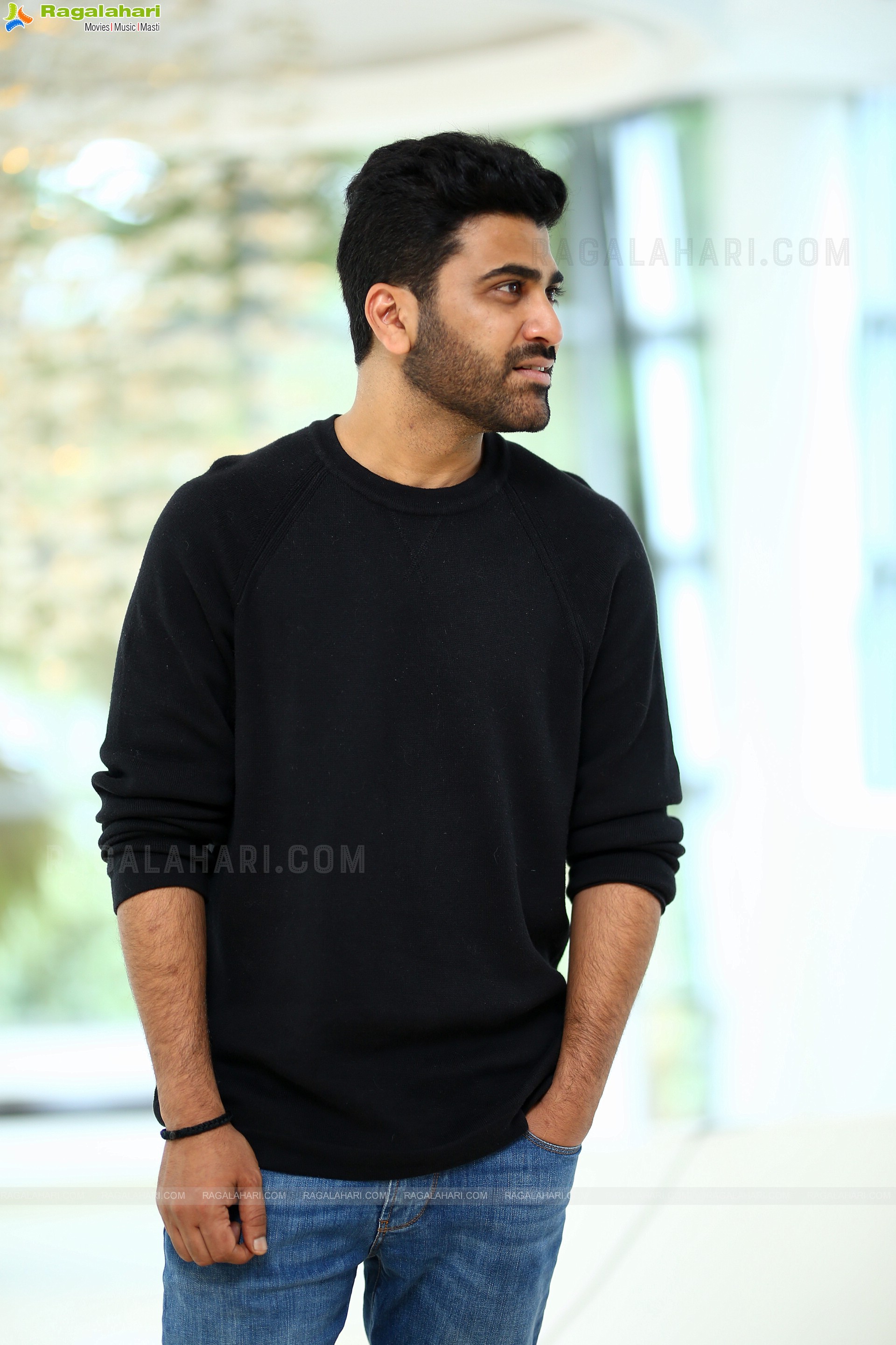 Sharwanand at Oke Oka Jeevitham Movie Interview, HD Photo Gallery