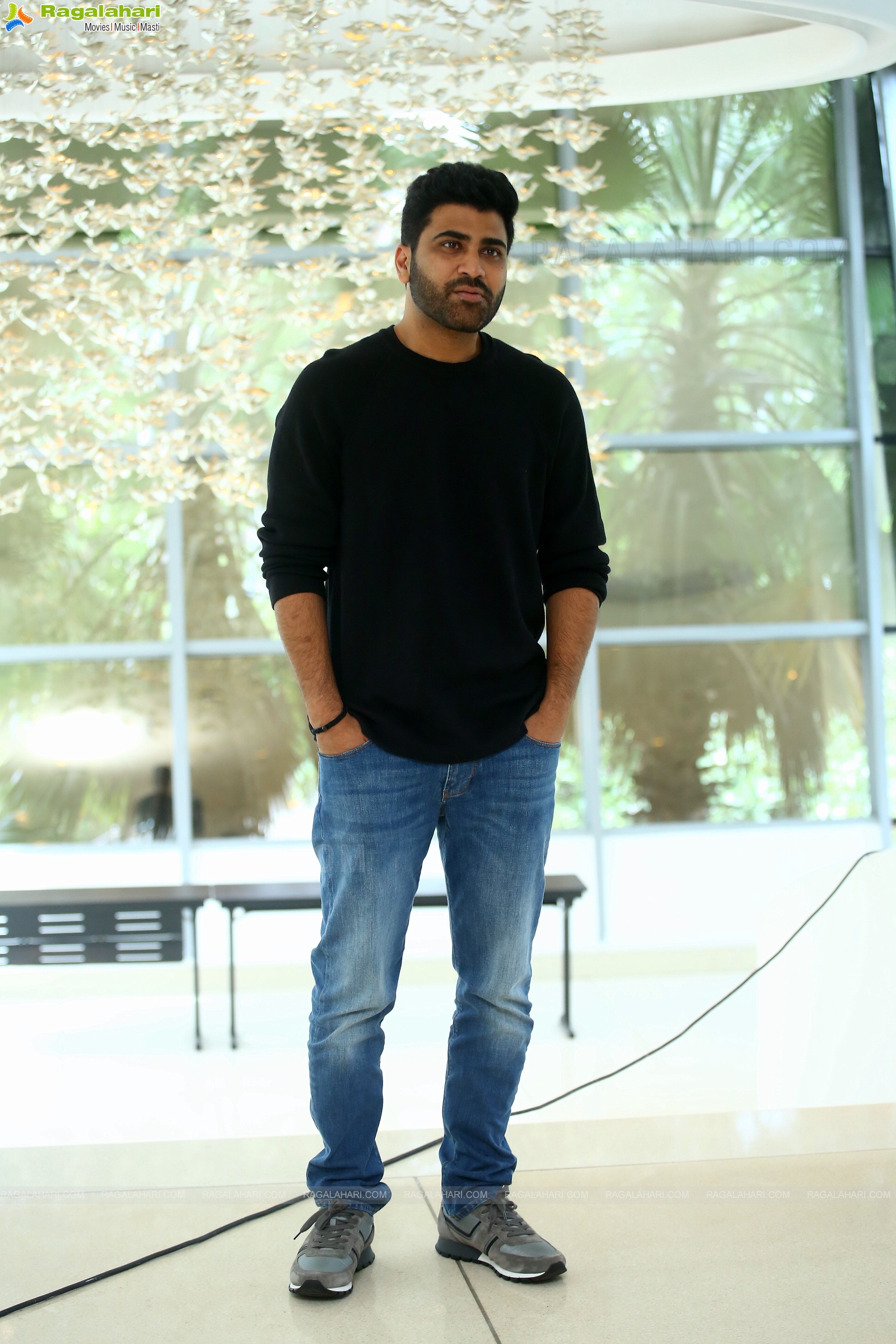 Sharwanand at Oke Oka Jeevitham Movie Interview, HD Photo Gallery