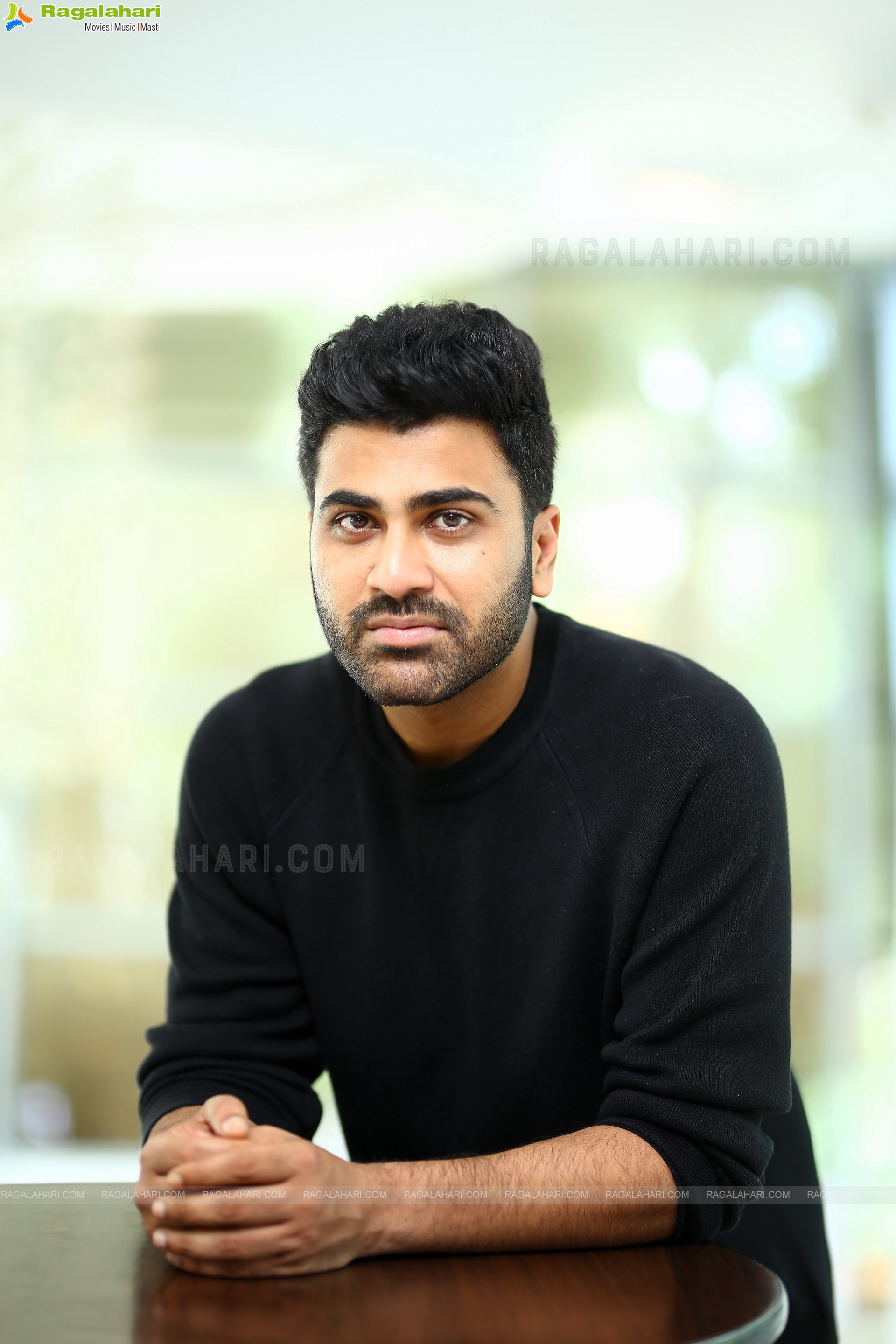 Sharwanand at Oke Oka Jeevitham Movie Interview, HD Photo Gallery