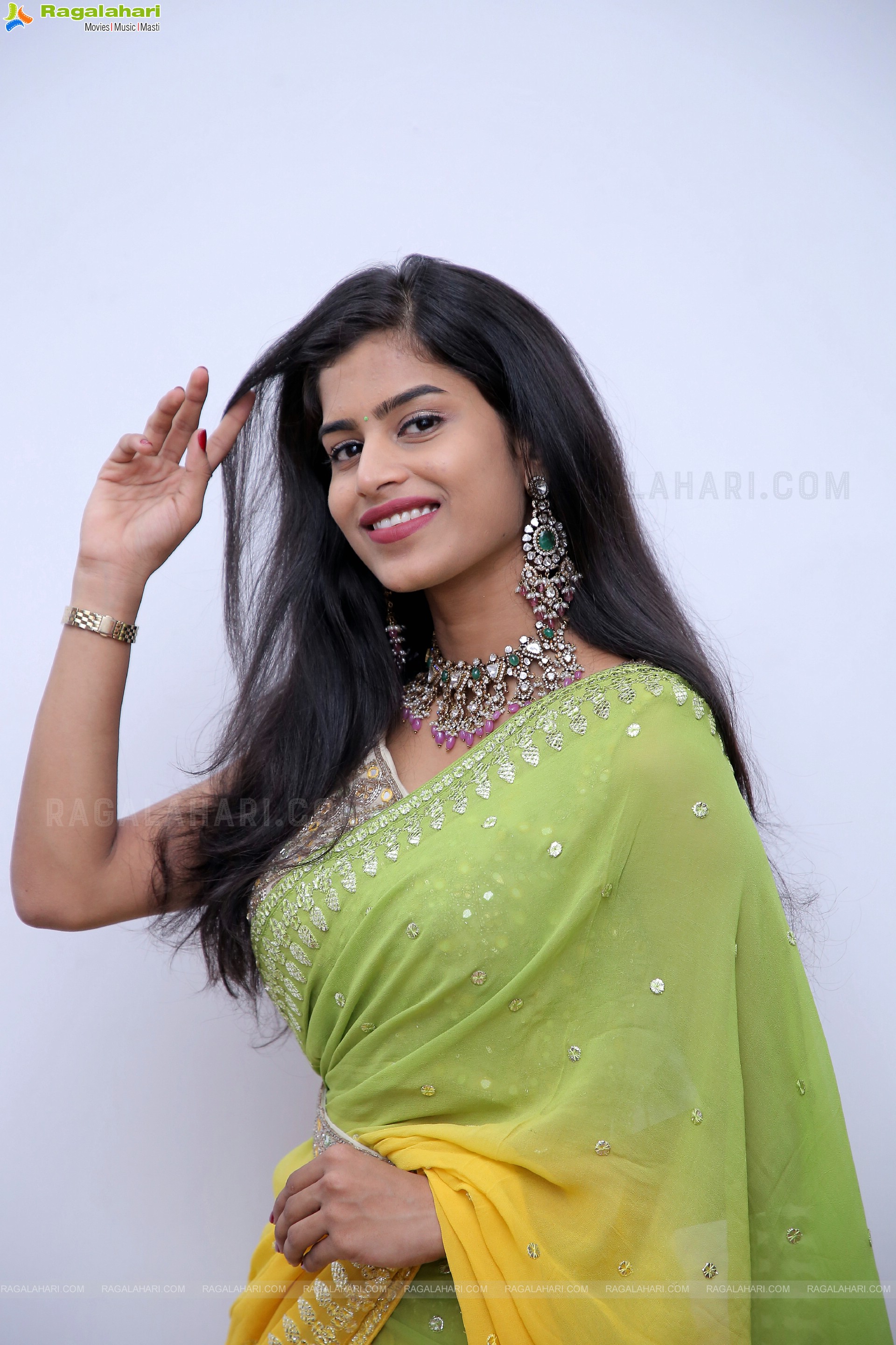 Srilekha Poses With Jewellery, HD Photo Gallery