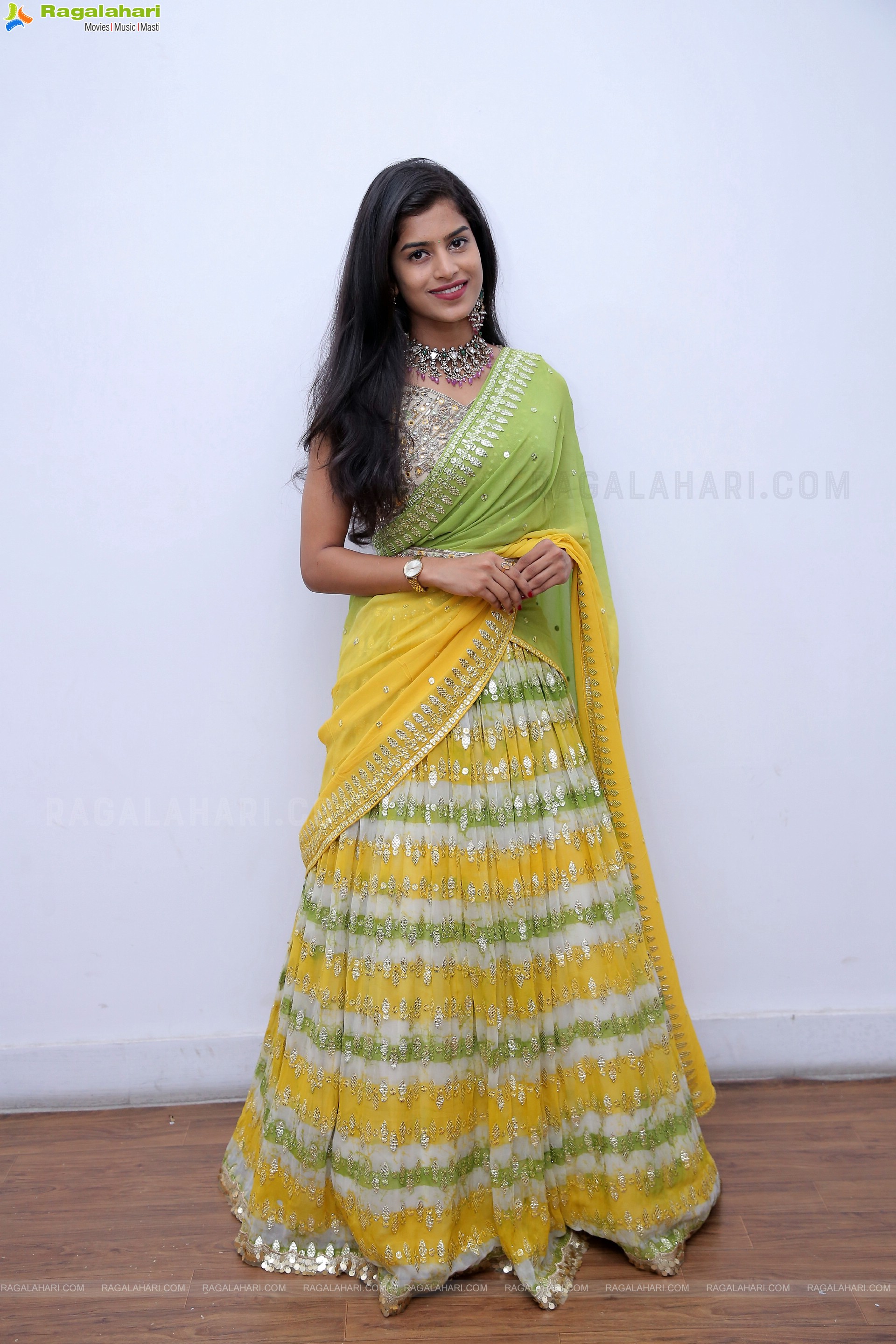 Srilekha Poses With Jewellery, HD Photo Gallery