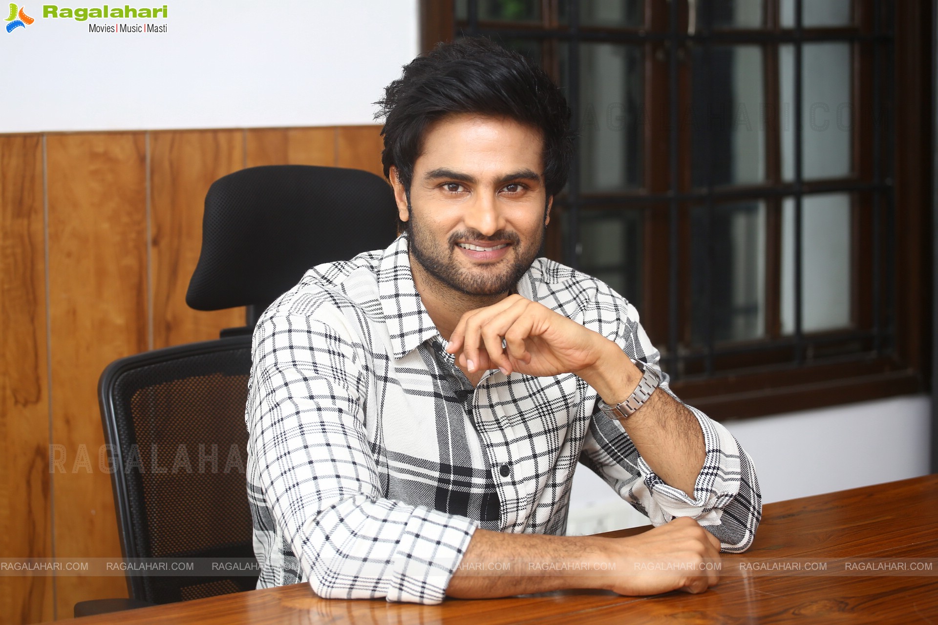 Sudheer Babu Stills at Aa Ammayi Gurinchi Meeku Cheppali Movie Interview