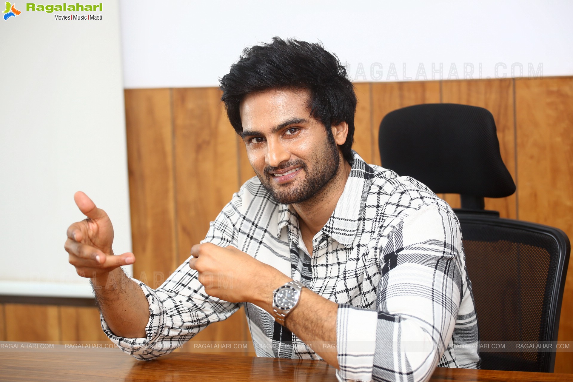 Sudheer Babu Stills at Aa Ammayi Gurinchi Meeku Cheppali Movie Interview