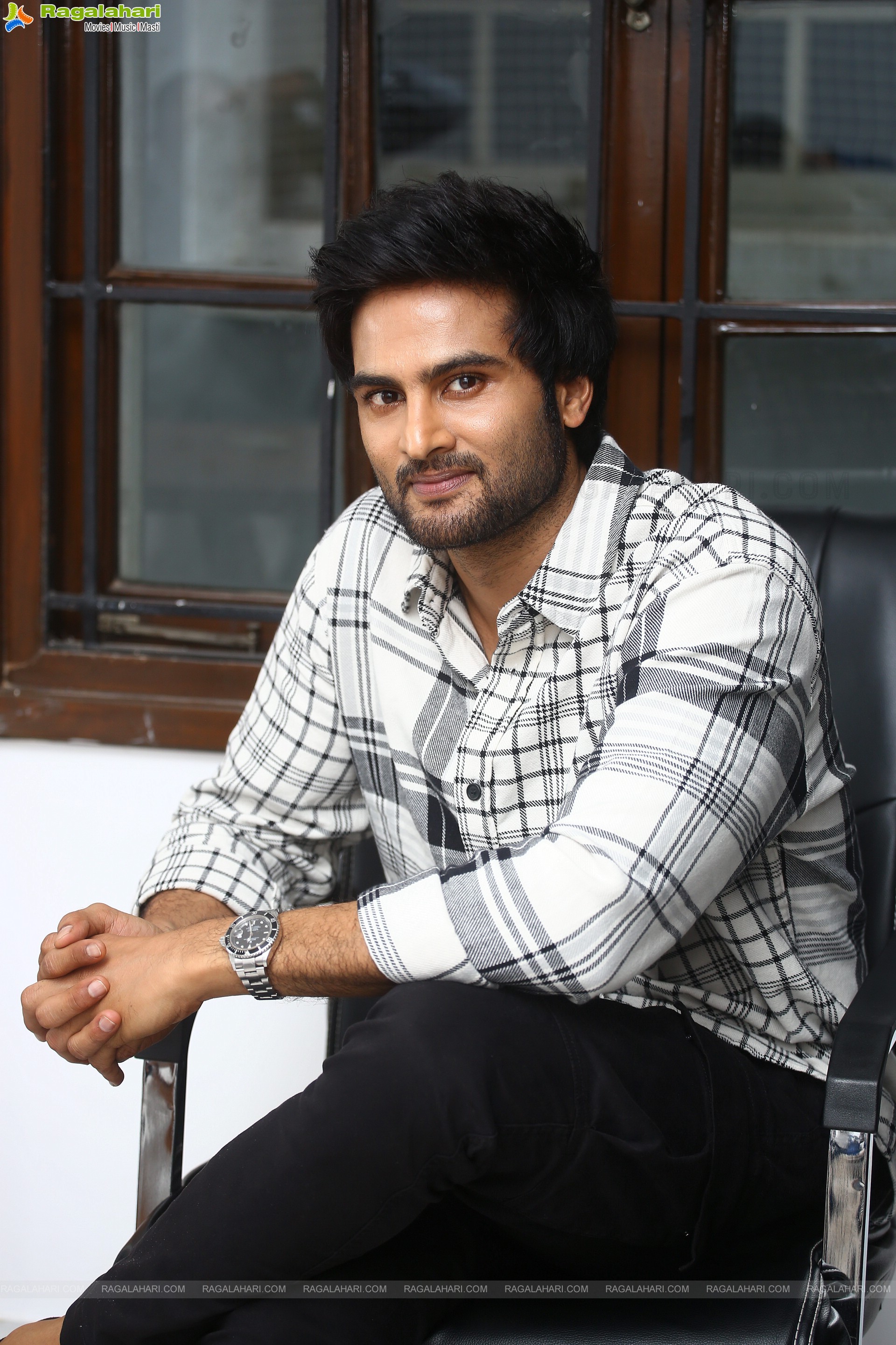 Sudheer Babu Stills at Aa Ammayi Gurinchi Meeku Cheppali Movie Interview