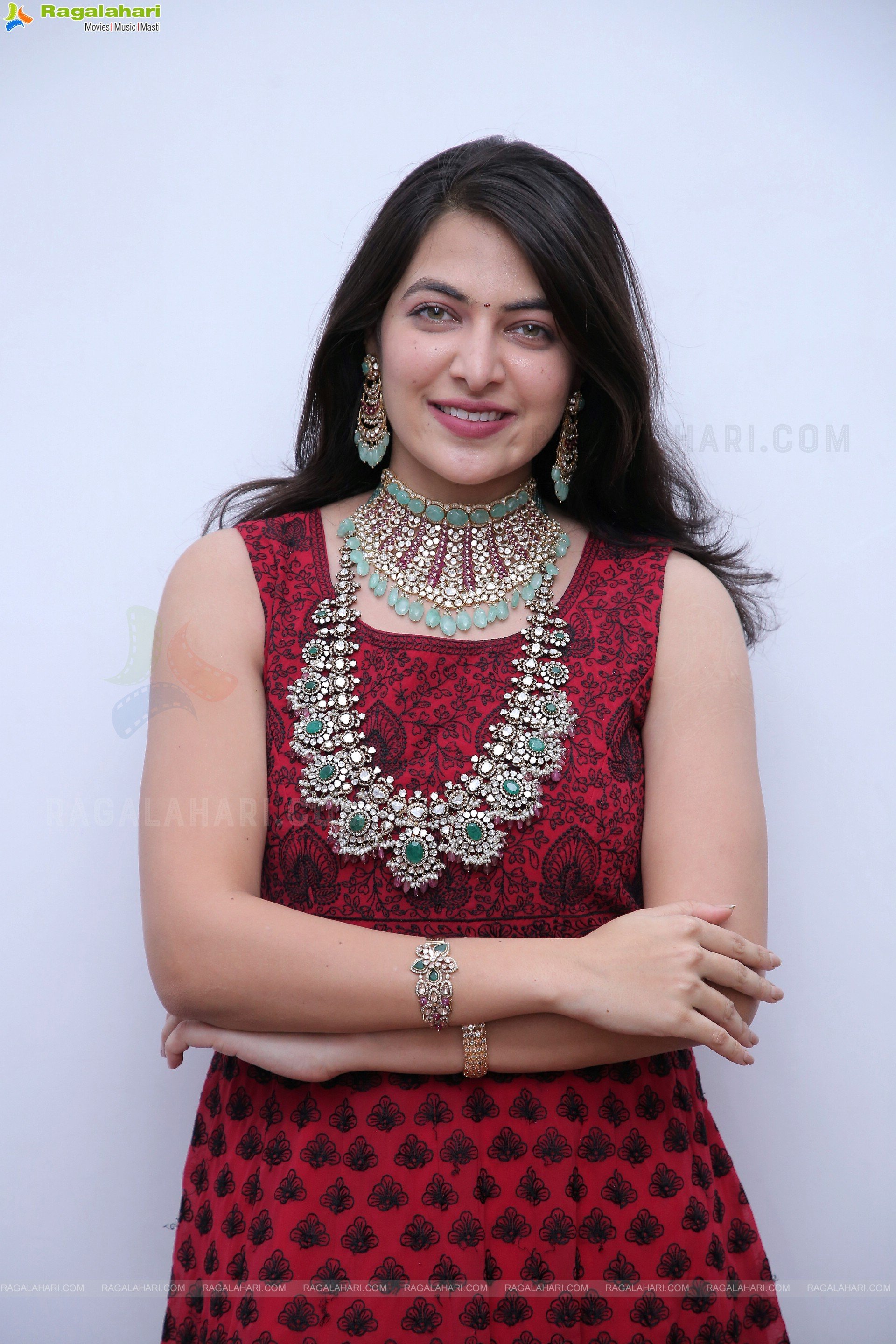 Supraja Reddy Poses With Jewellery, HD Photo Gallery