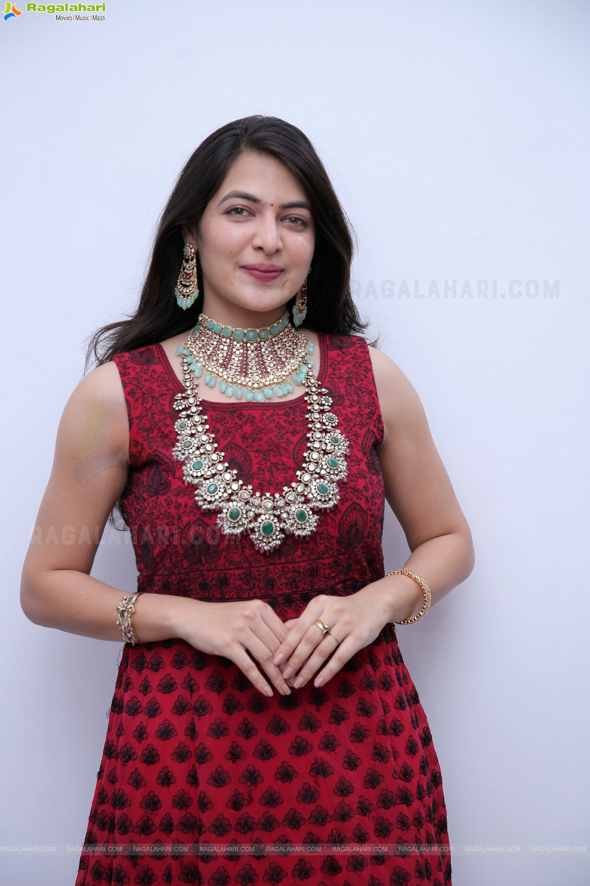 Supraja Reddy Poses With Jewellery, HD Photo Gallery
