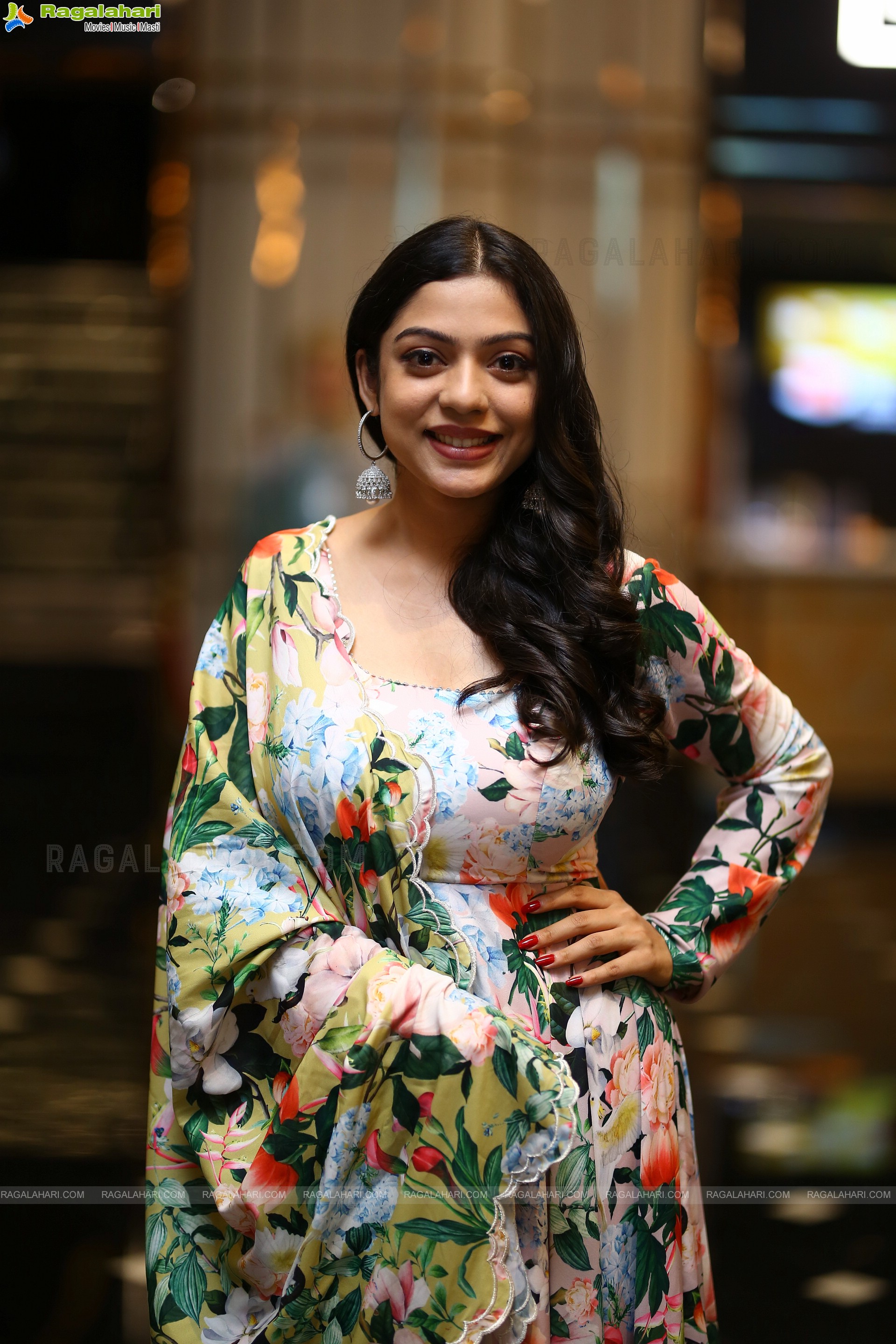 Varsha Bollamma at Swathi Muthyam Movie Trailer Launch, HD Photo Gallery