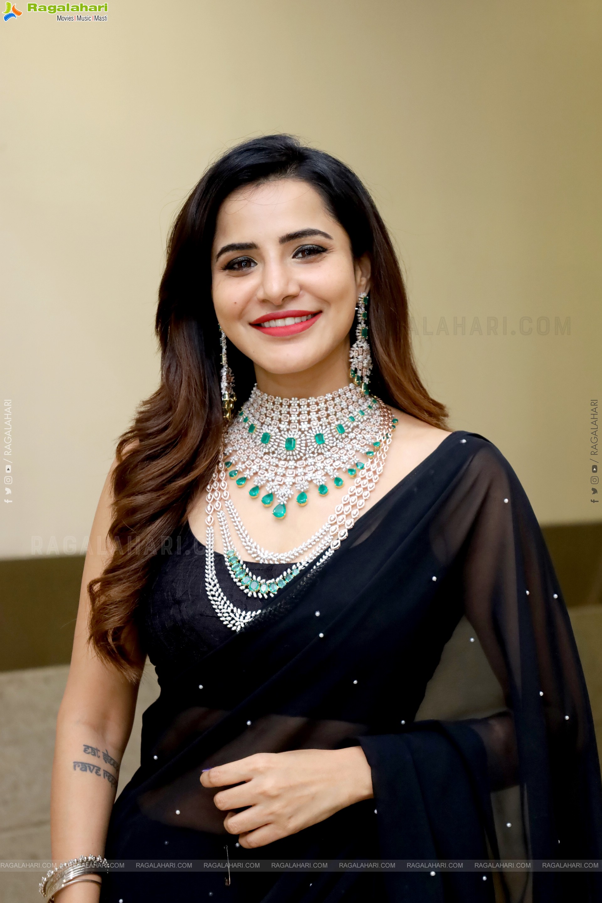 Ashu Reddy stills at Hi Life Jewels Event, HD Gallery