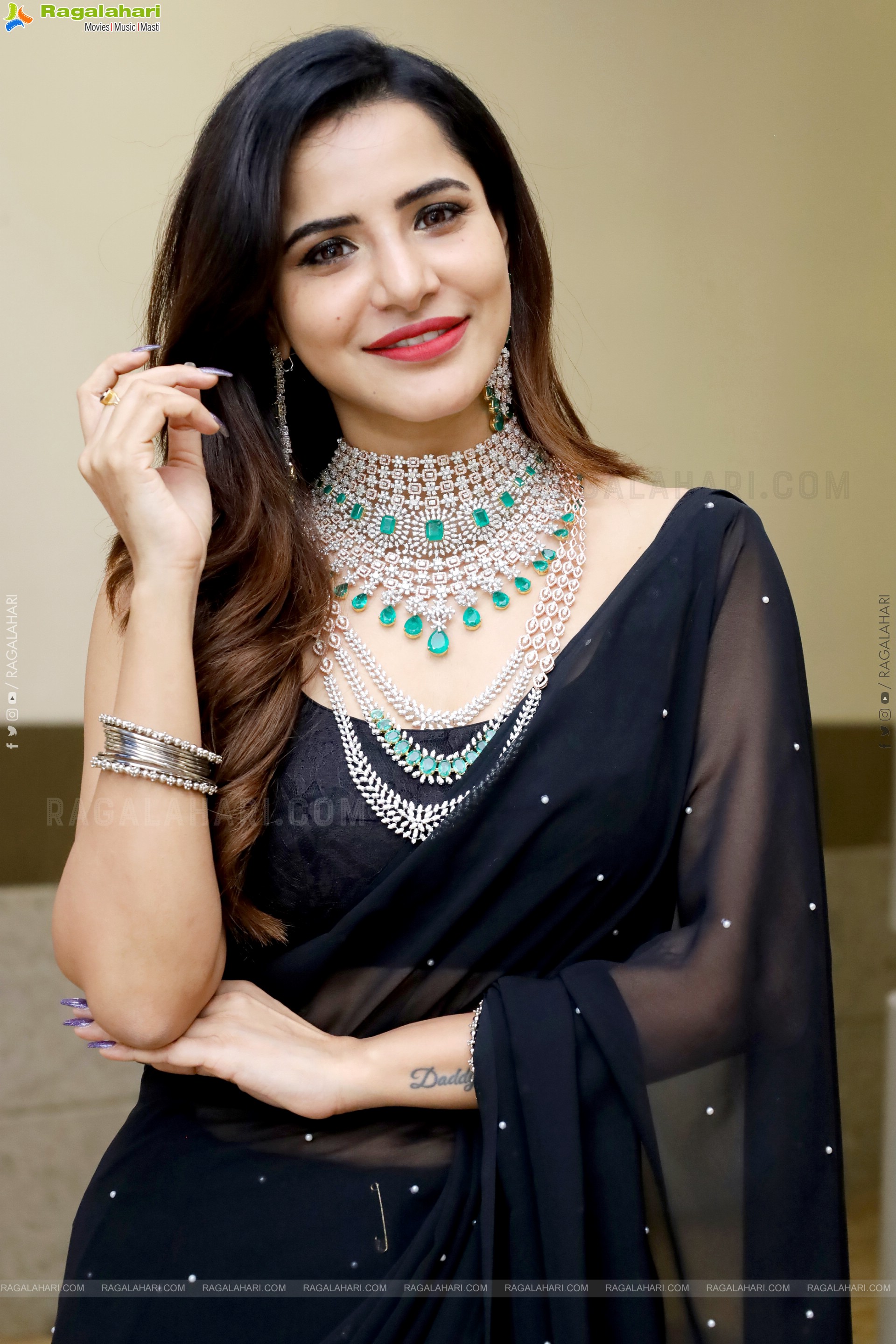 Ashu Reddy stills at Hi Life Jewels Event, HD Gallery