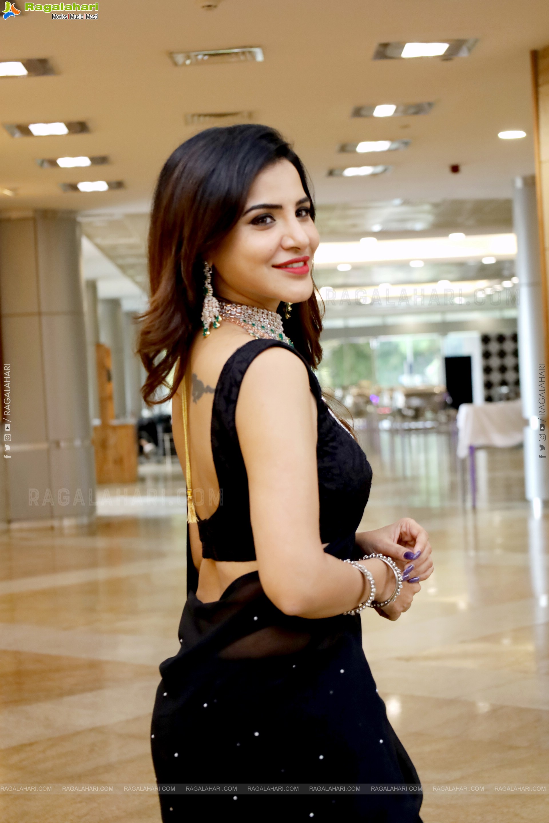 Ashu Reddy stills at Hi Life Jewels Event, HD Gallery