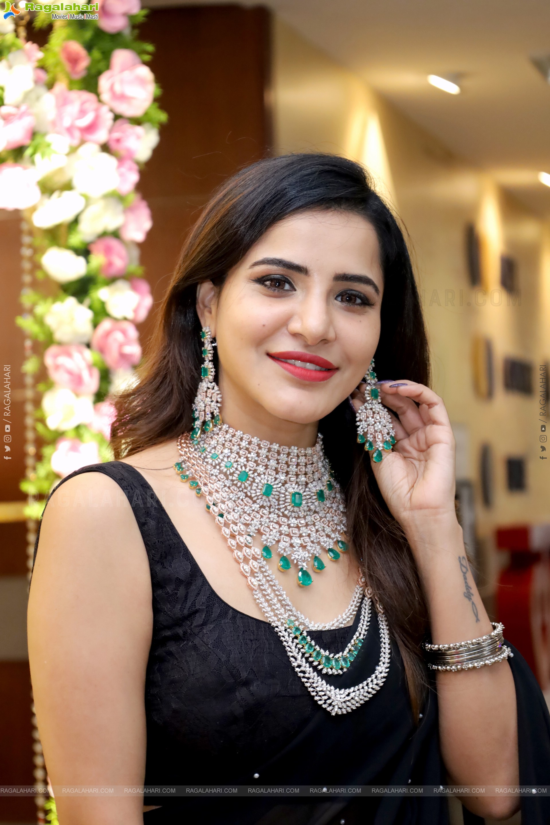 Ashu Reddy stills at Hi Life Jewels Event, HD Gallery