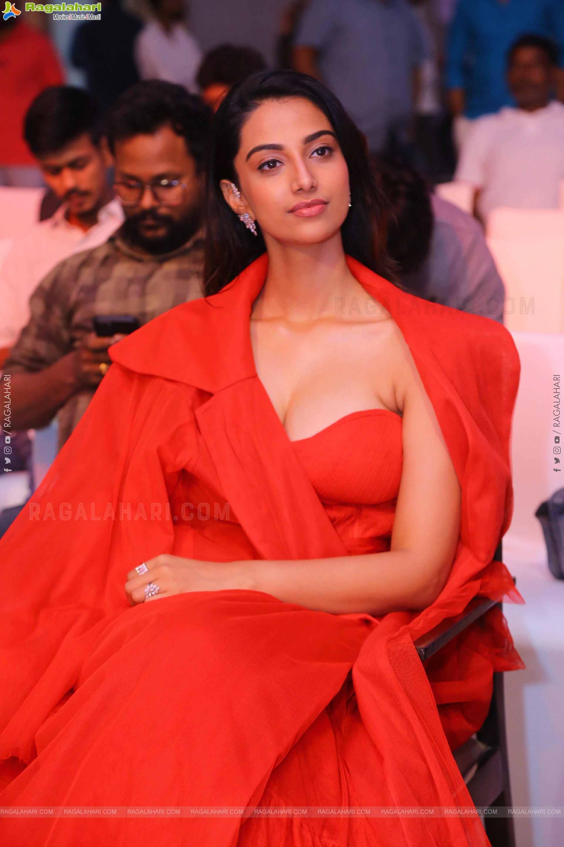 Meenakshi Chaudhary at SIIMA Press Meet, HD Gallery