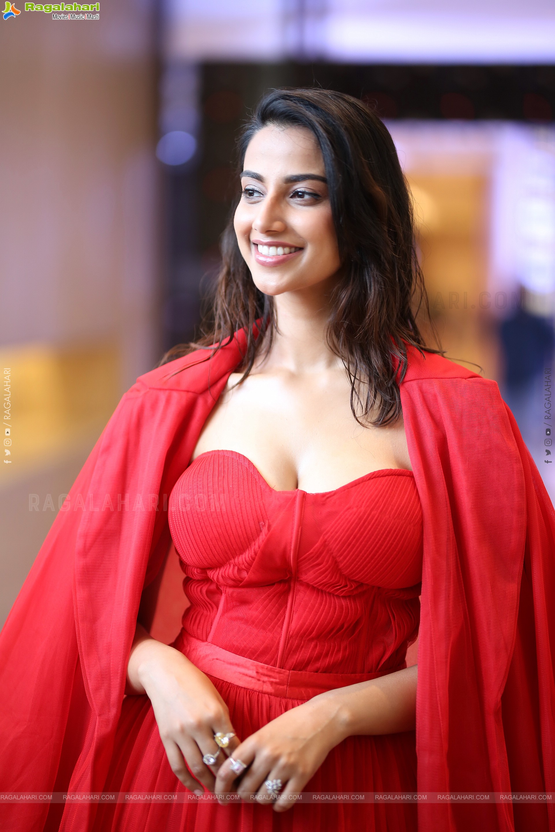 Meenakshi Chaudhary at SIIMA Press Meet, HD Gallery