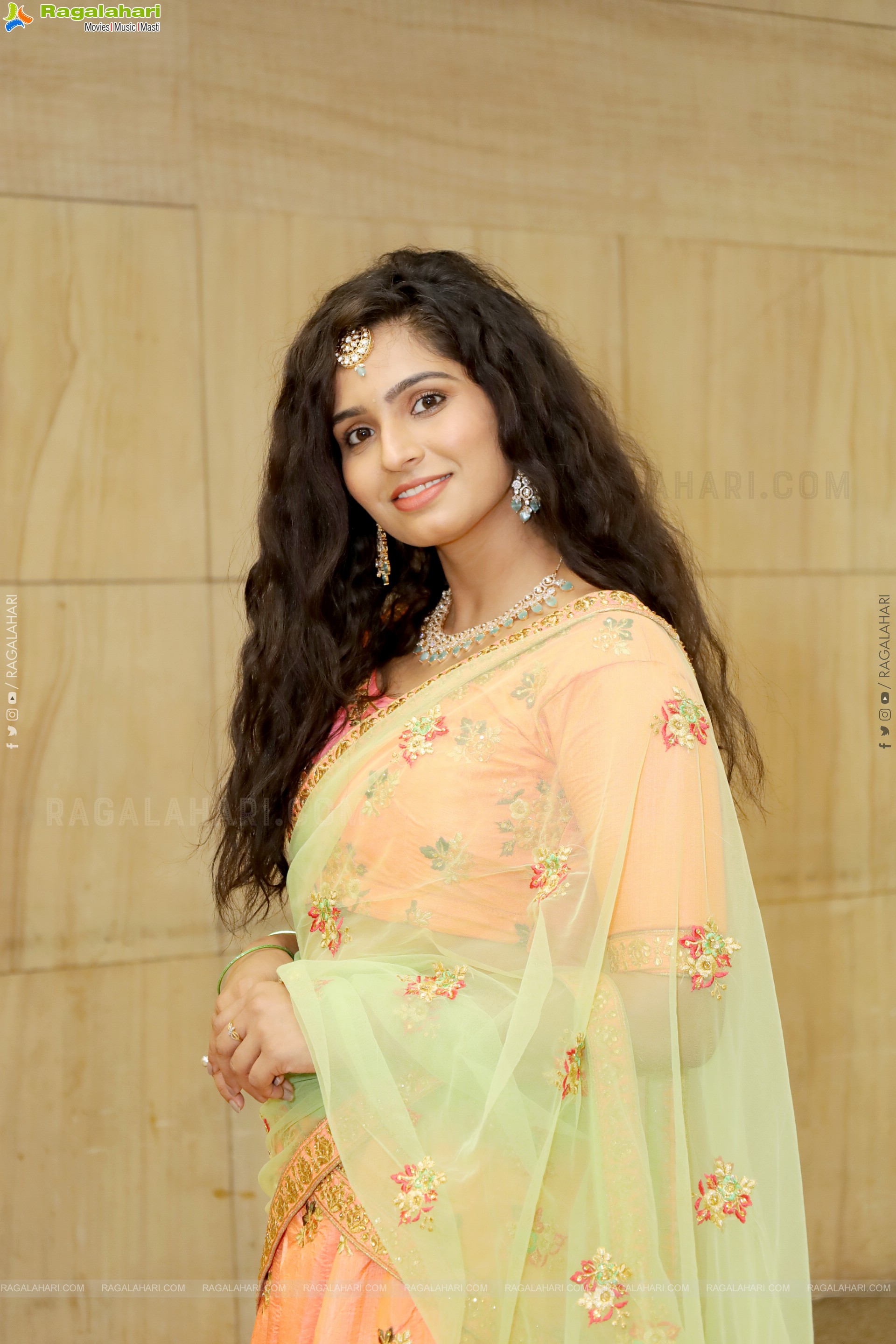 Pooja Reddy Latest Stills, HD Photo Gallery