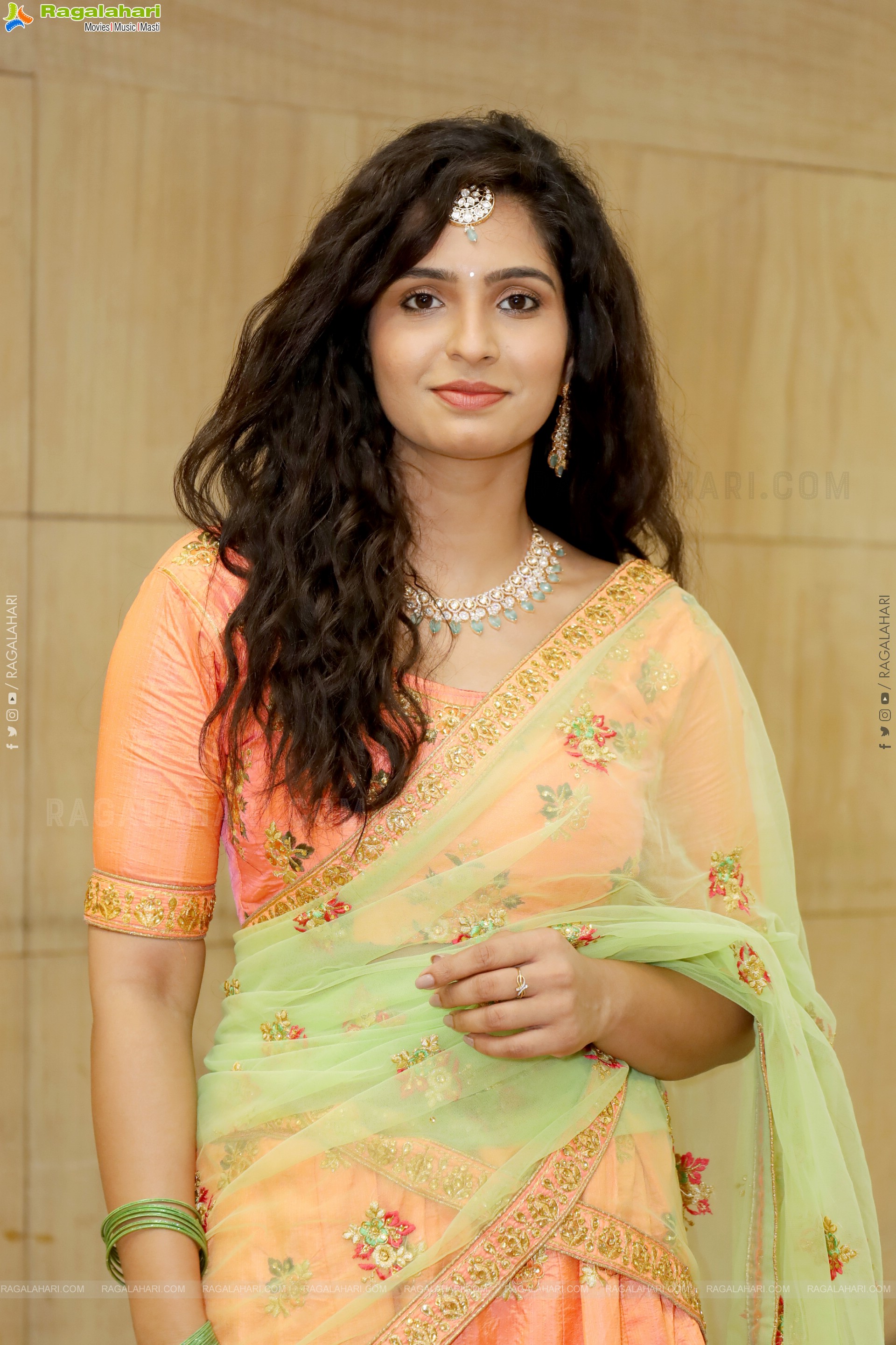 Pooja Reddy Latest Stills, HD Photo Gallery