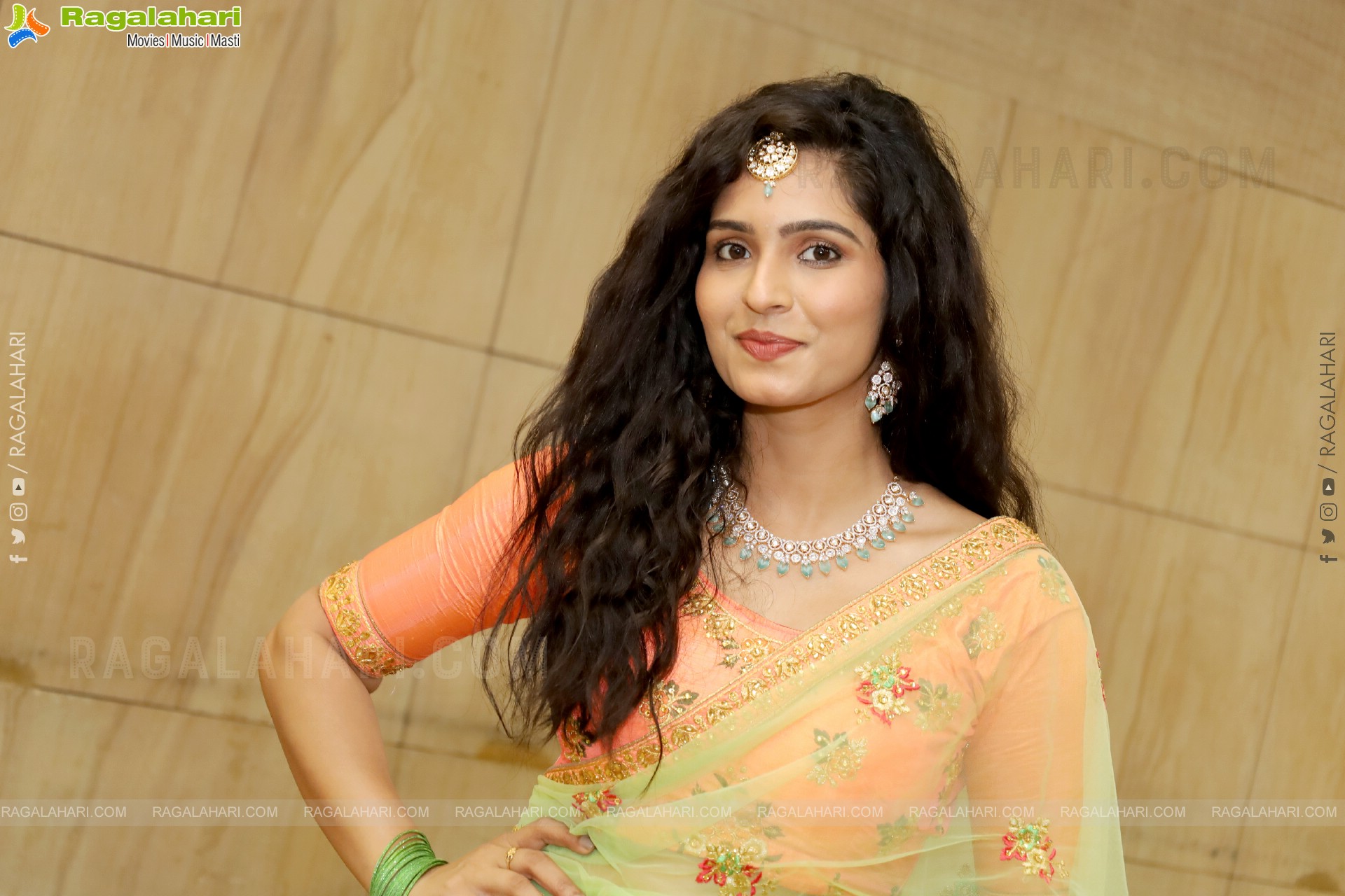 Pooja Reddy Latest Stills, HD Photo Gallery