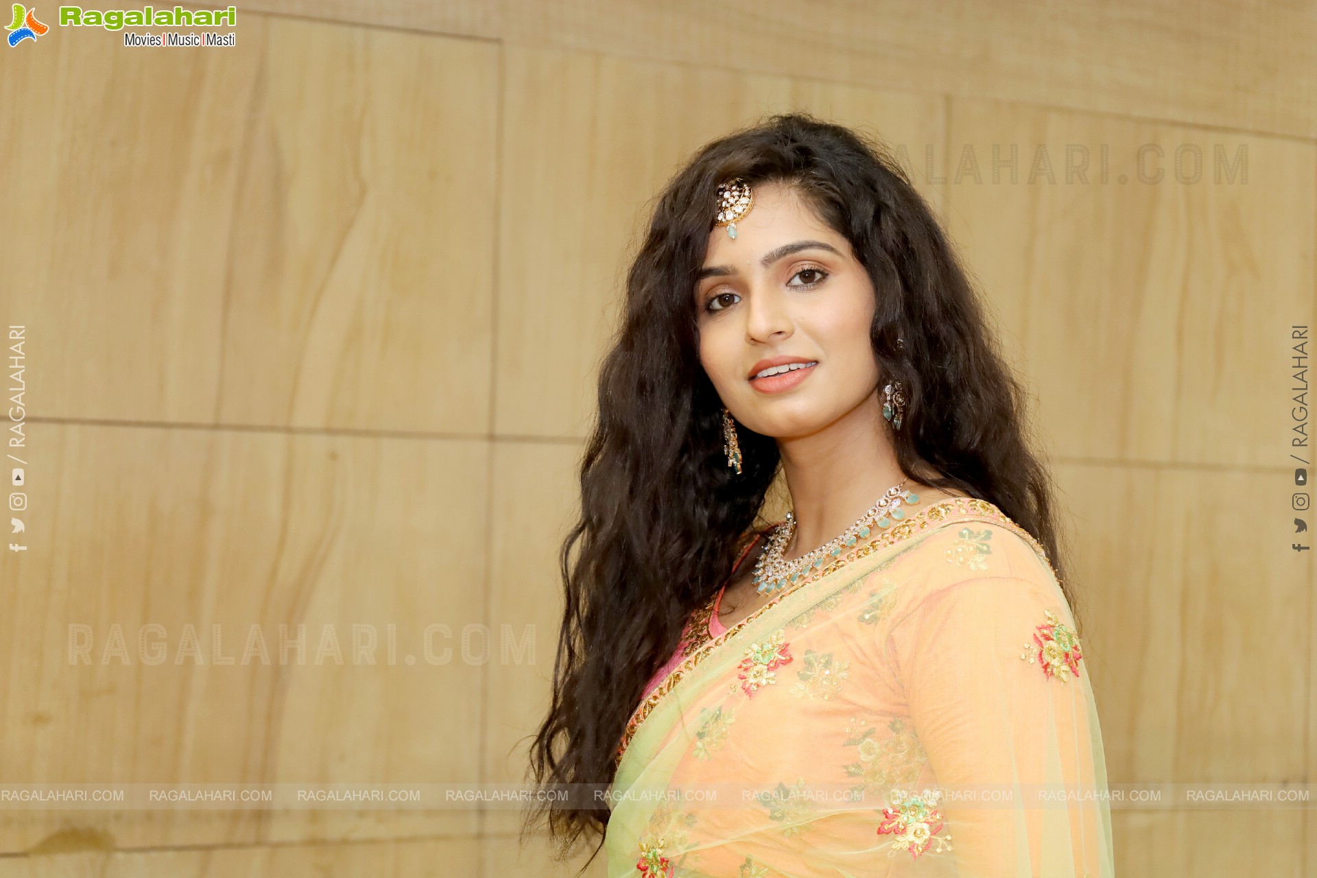 Pooja Reddy Latest Stills, HD Photo Gallery