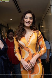 Heroine Raashi Khanna at Mirrors Store Launch, HD Gallery