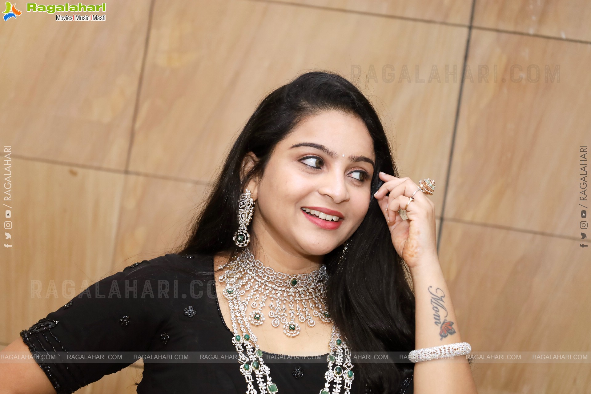 Siri Latest Stills, HD Gallery