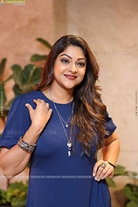 Abhirami at Bhale Unnade Pre Release Event, HD Gallery