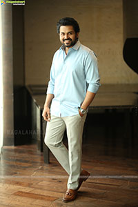 Karthi at Sathyam Sundaram Movie Interview, HD Gallery