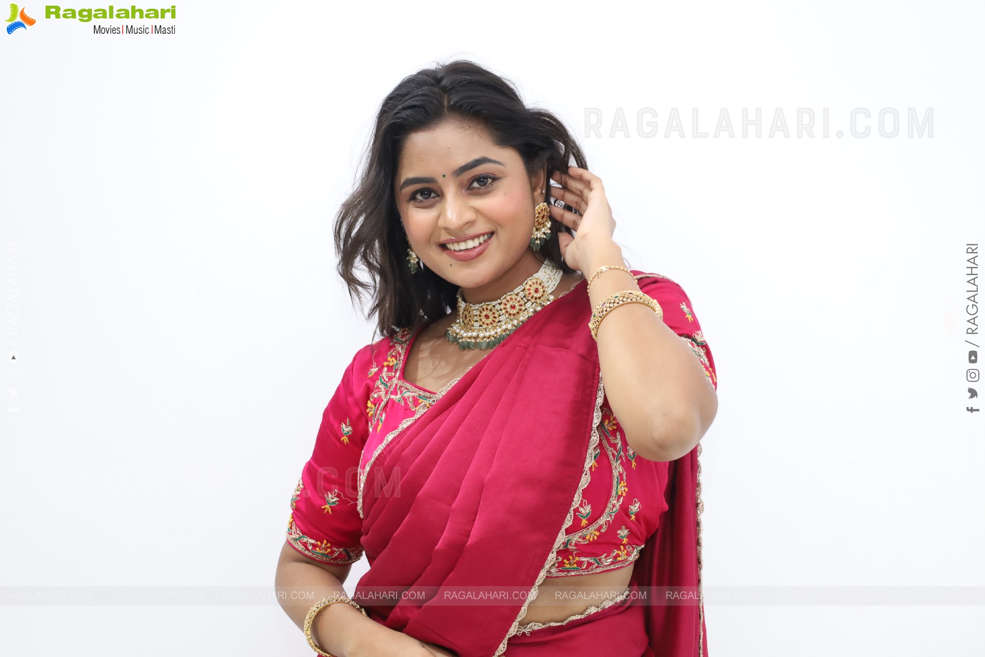 Siri Papa Latest Photoshoot Stills, HD Gallery