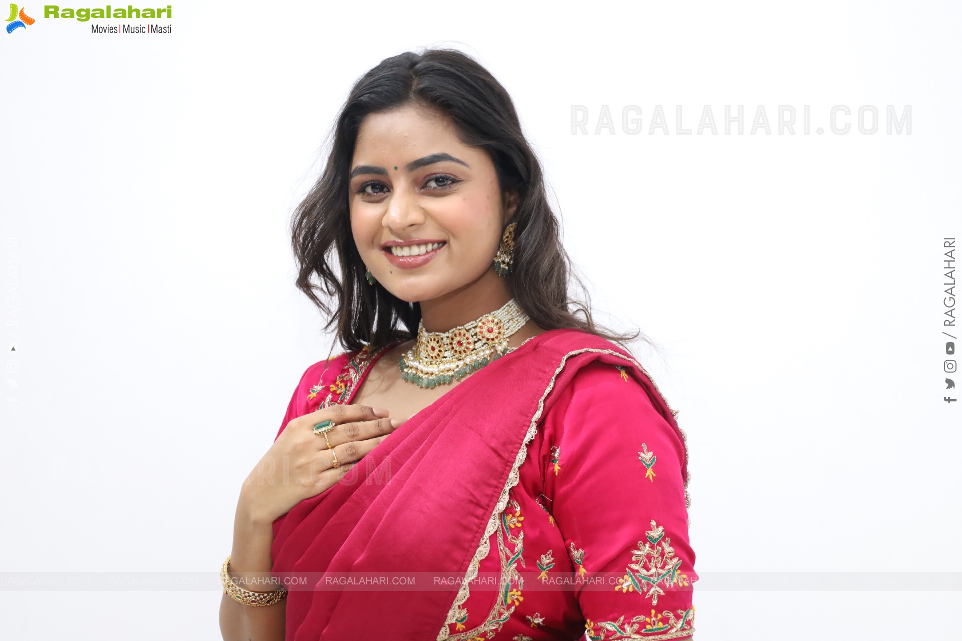 Siri Papa Latest Photoshoot Stills, HD Gallery