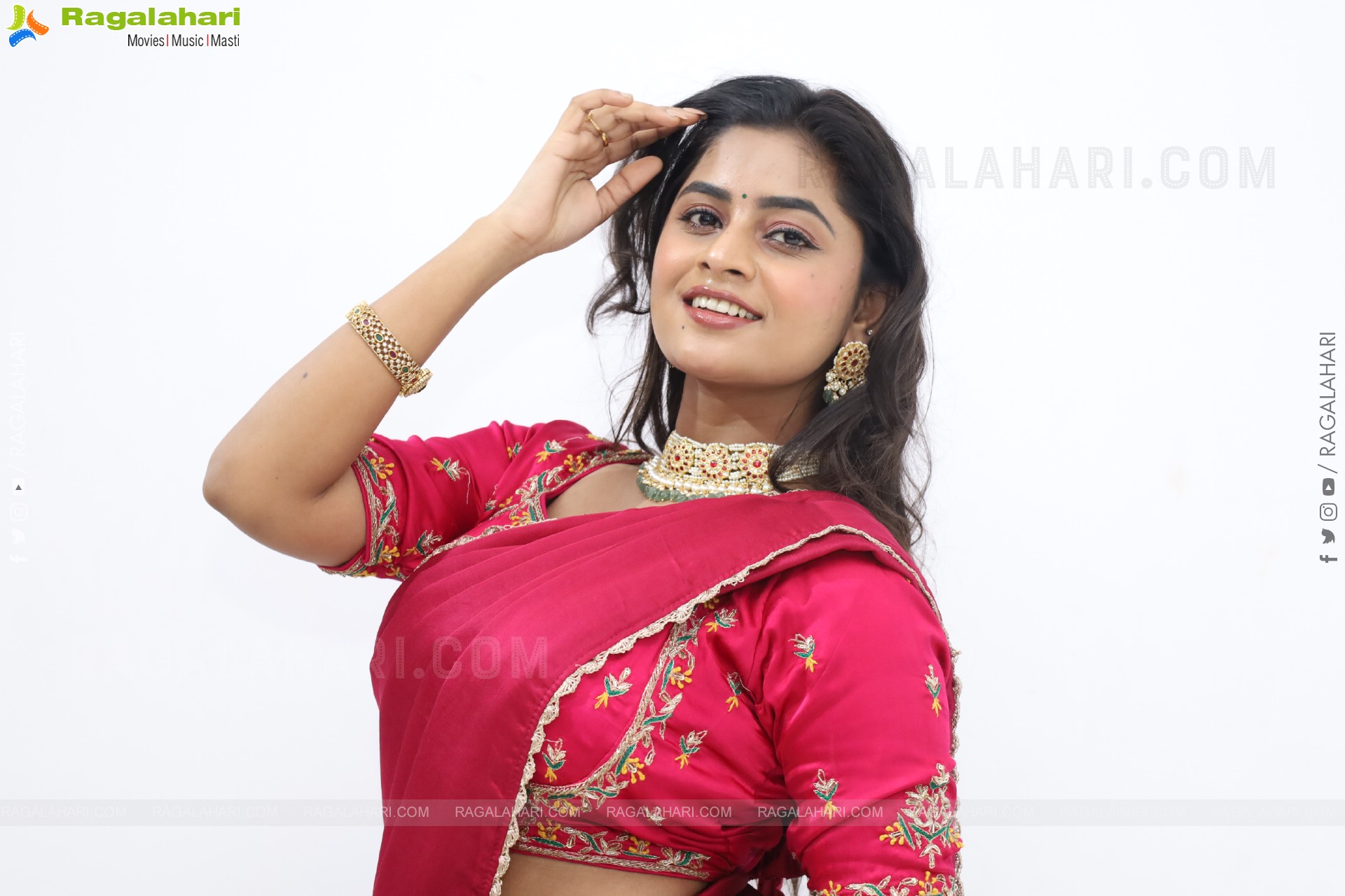 Siri Papa Latest Photoshoot Stills, HD Gallery