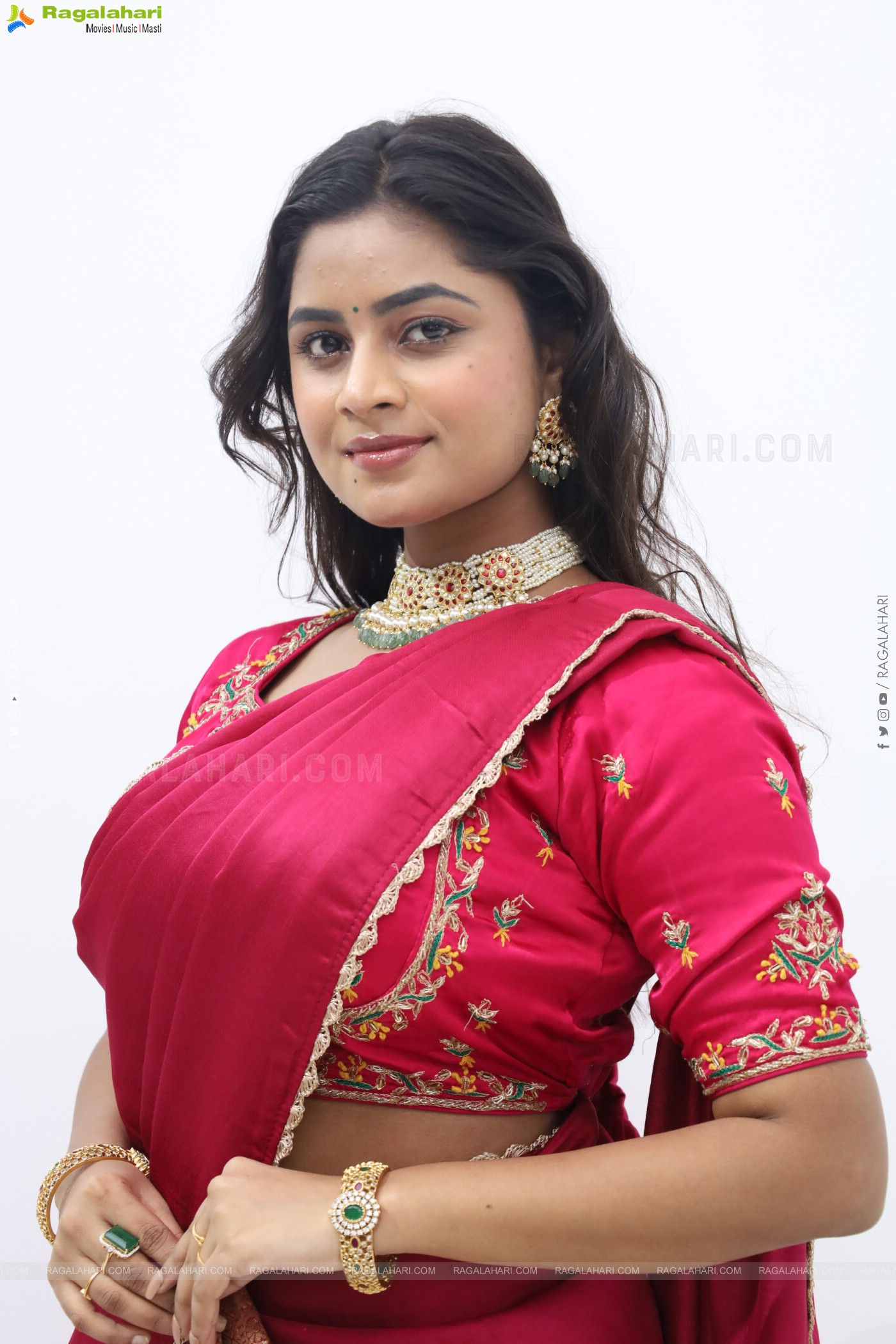 Siri Papa Latest Photoshoot Stills, HD Gallery