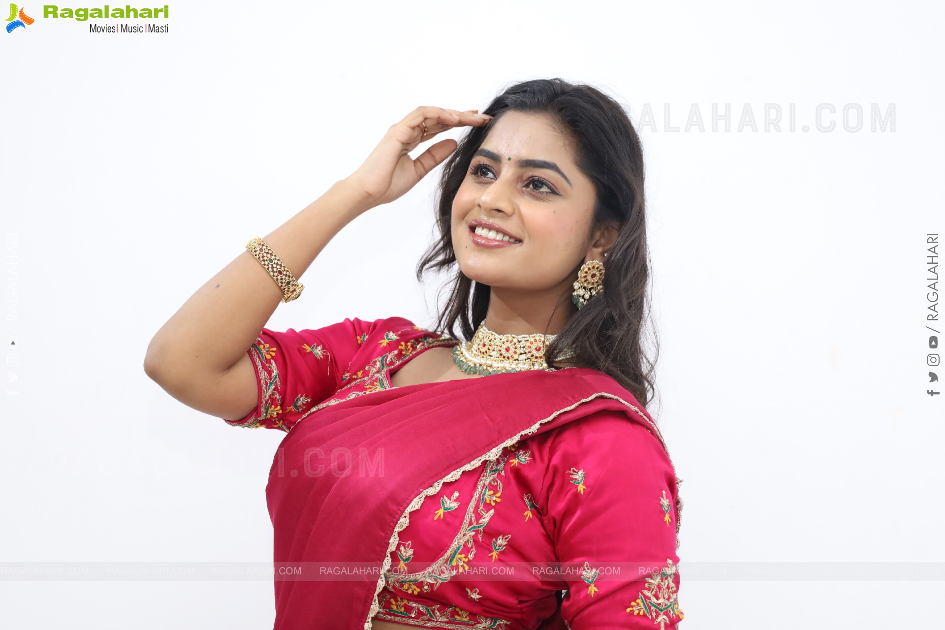 Siri Papa Latest Photoshoot Stills, HD Gallery