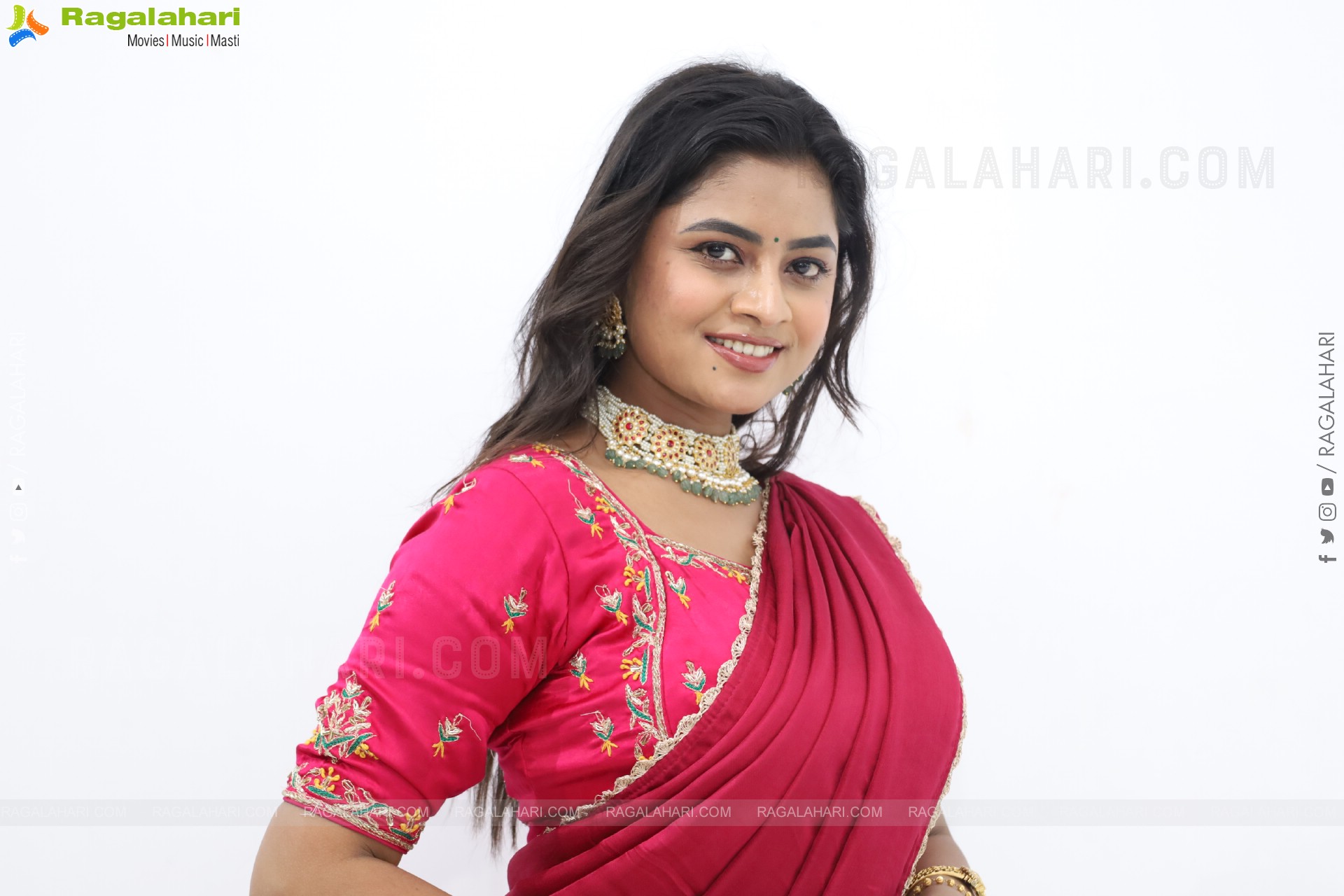 Siri Papa Latest Photoshoot Stills, HD Gallery