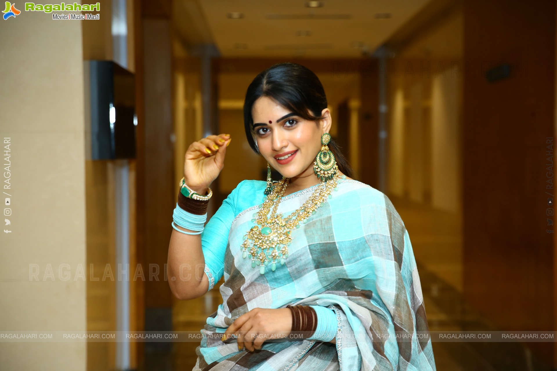 Sravanthi Chokarapu at Hi Life Jewels Event, HD Gallery