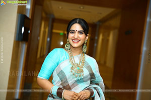 Sravanthi Chokarapu at Hi Life Jewels Event, HD Gallery