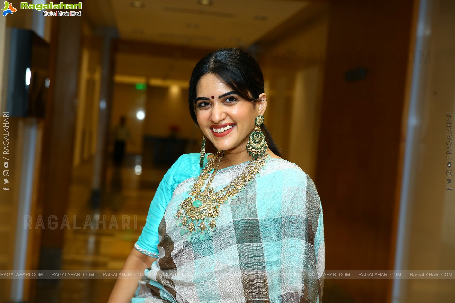 Sravanthi Chokarapu at Hi Life Jewels Event, HD Gallery