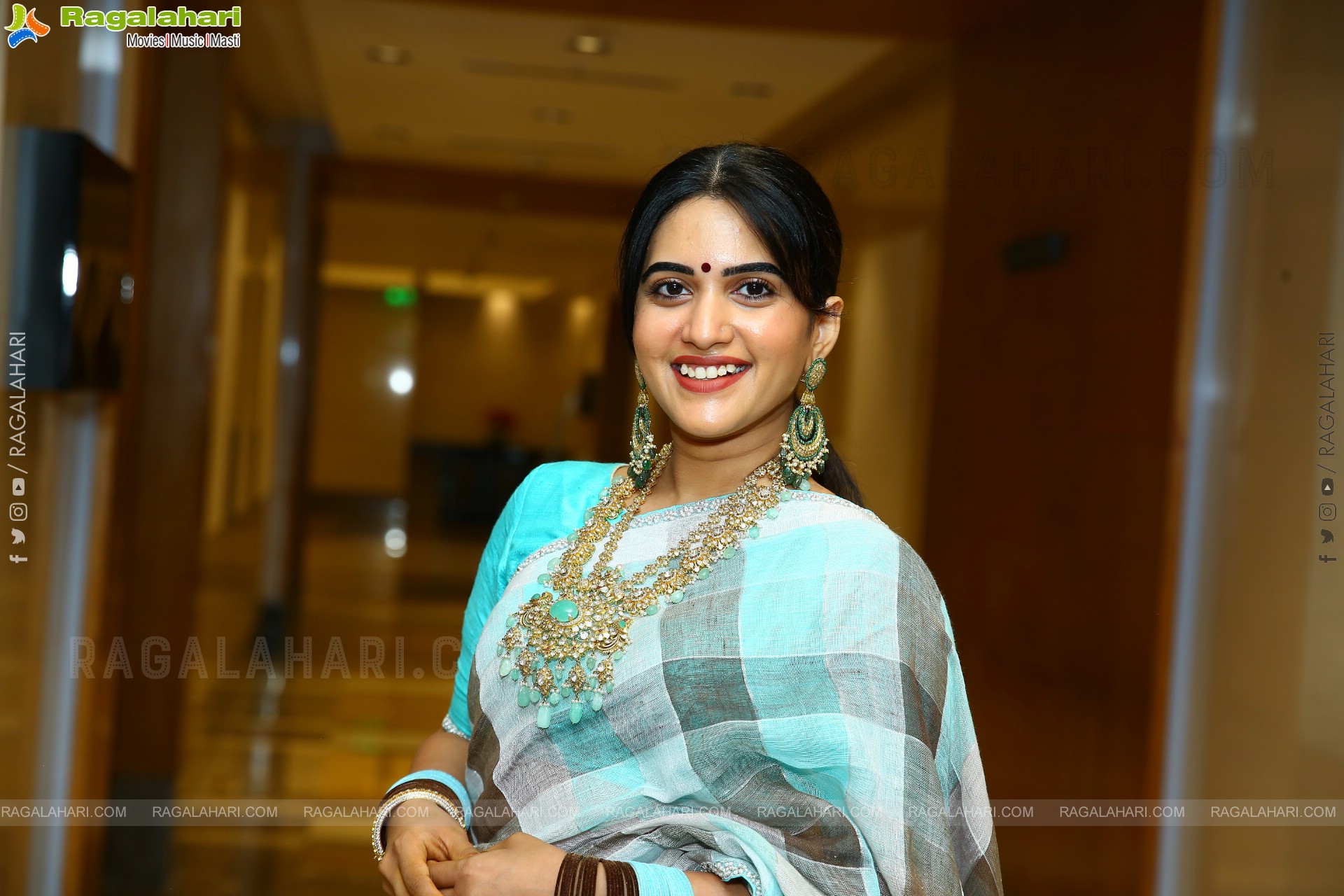 Sravanthi Chokarapu at Hi Life Jewels Event, HD Gallery