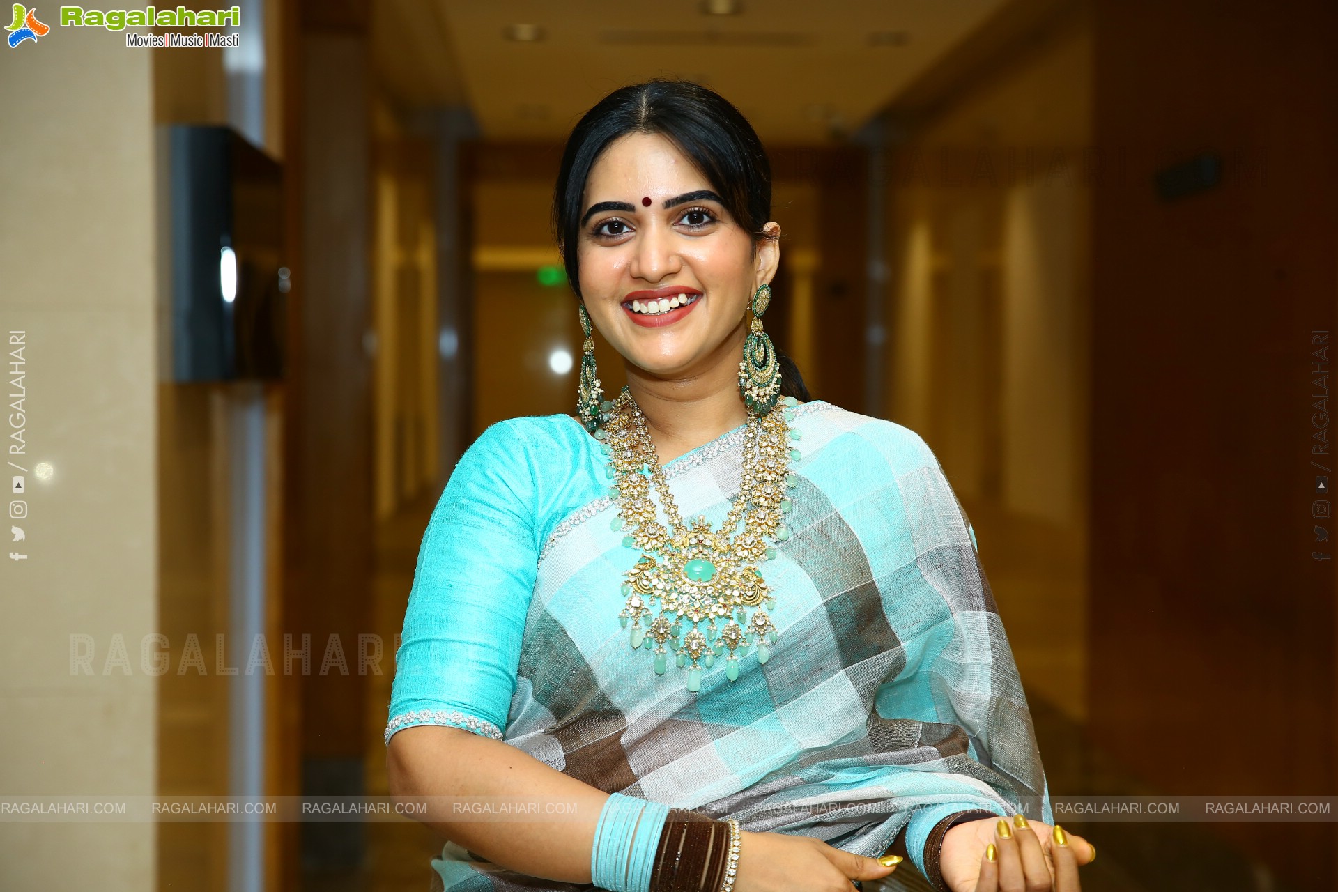 Sravanthi Chokarapu at Hi Life Jewels Event, HD Gallery