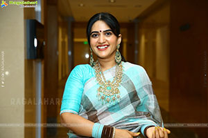 Sravanthi Chokarapu at Hi Life Jewels Event, HD Gallery