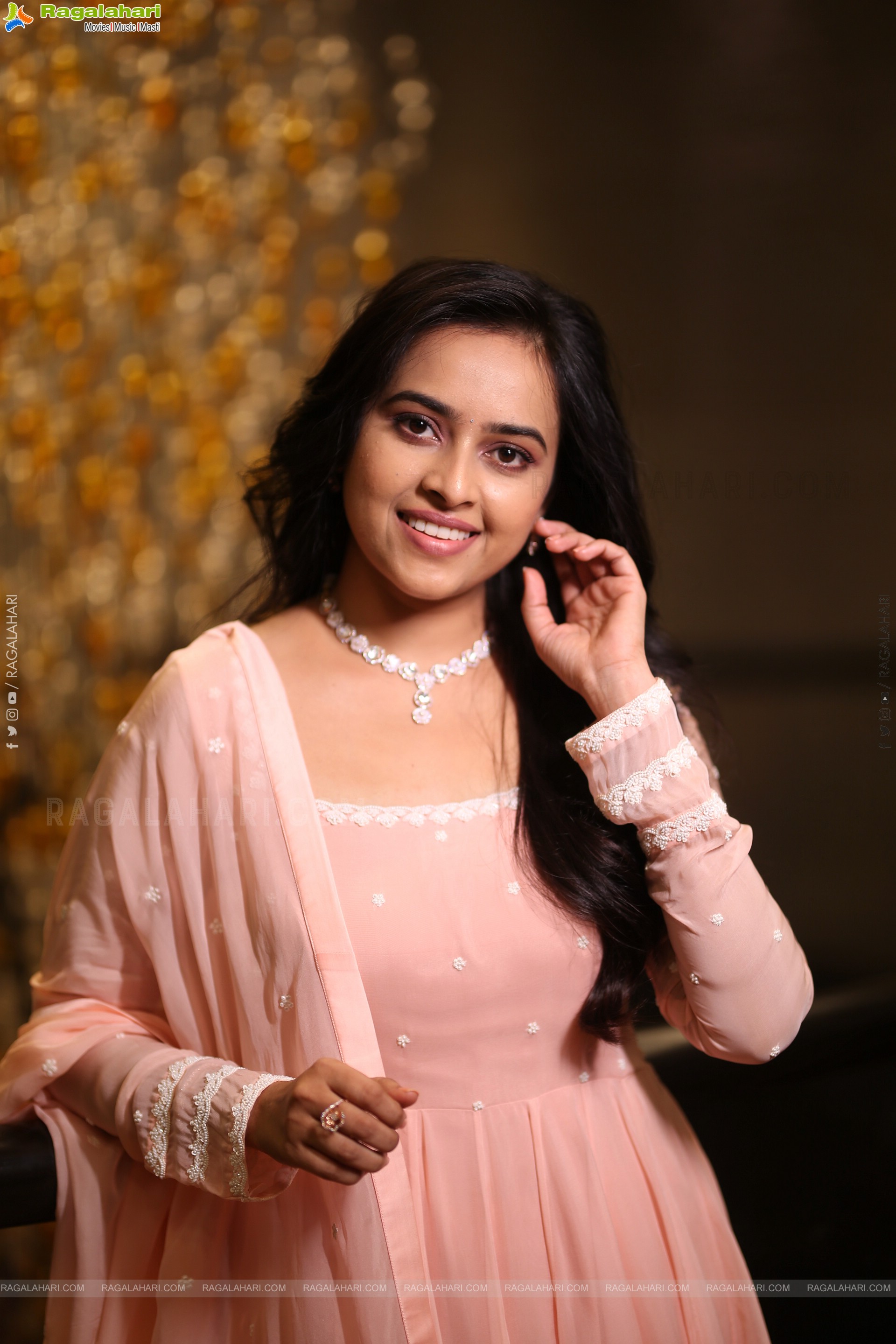 Heroine Sri Divya at Sathyam Sundaram Pre Release Event, HD Gallery