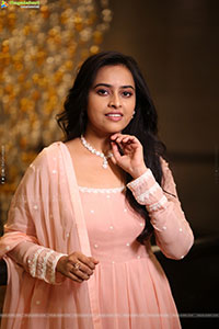 Heroine Sri Divya at Sathyam Sundaram Pre Release Event