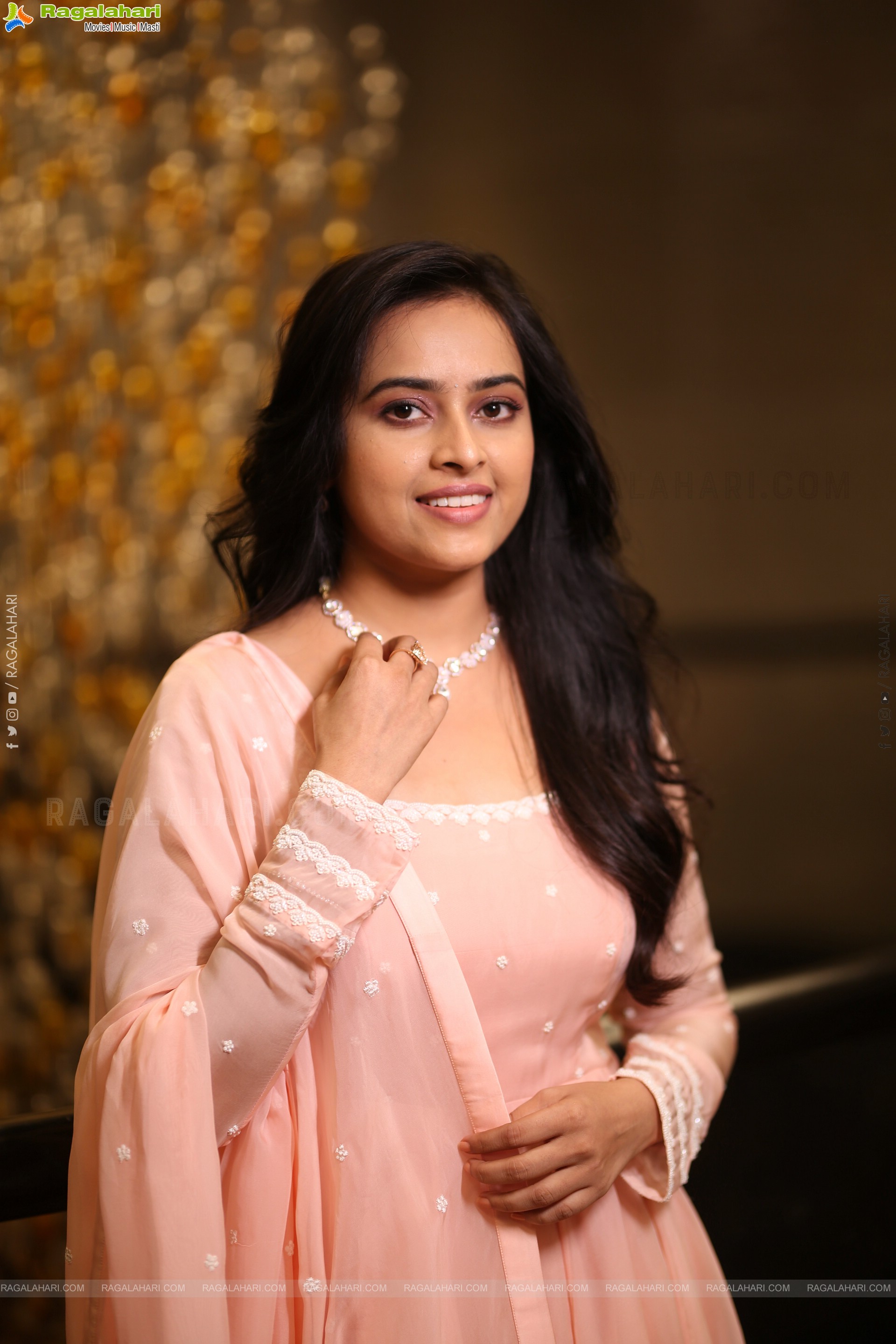 Heroine Sri Divya at Sathyam Sundaram Pre Release Event, HD Gallery