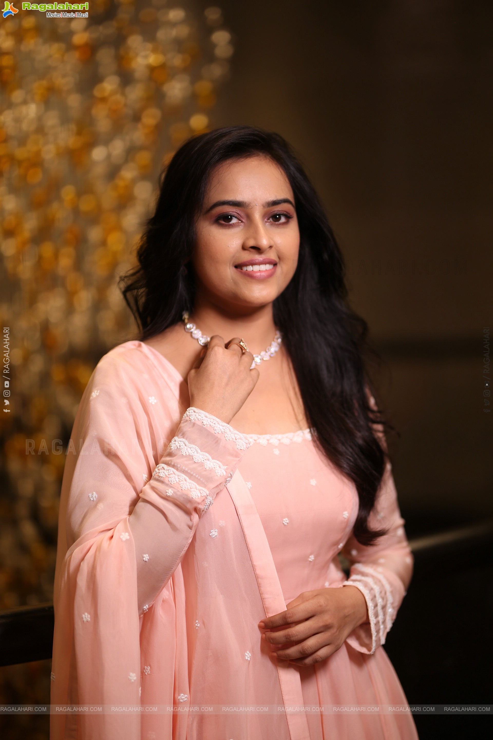 Heroine Sri Divya at Sathyam Sundaram Pre Release Event, HD Gallery