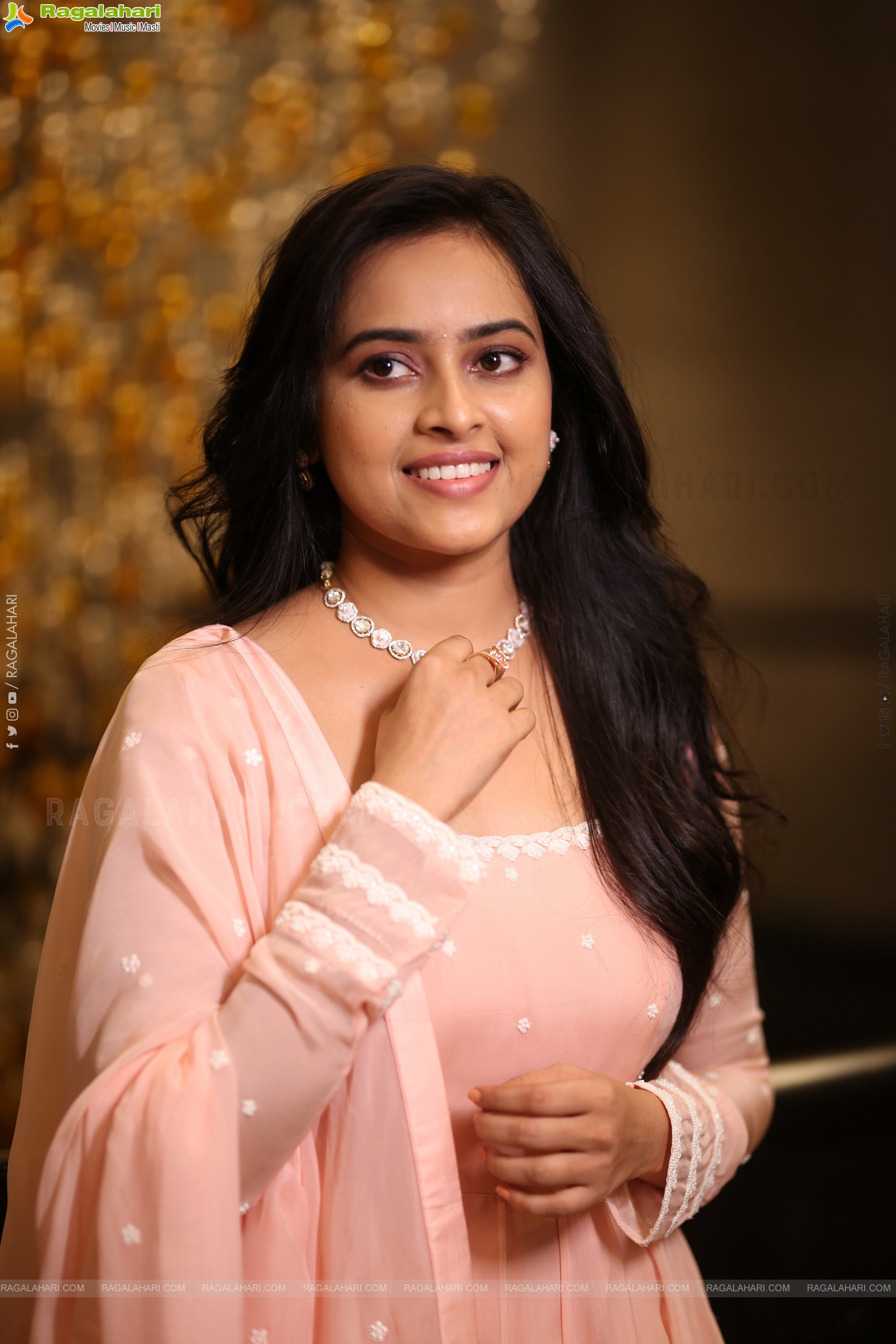 Heroine Sri Divya at Sathyam Sundaram Pre Release Event, HD Gallery