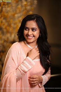 Heroine Sri Divya at Sathyam Sundaram Pre Release Event