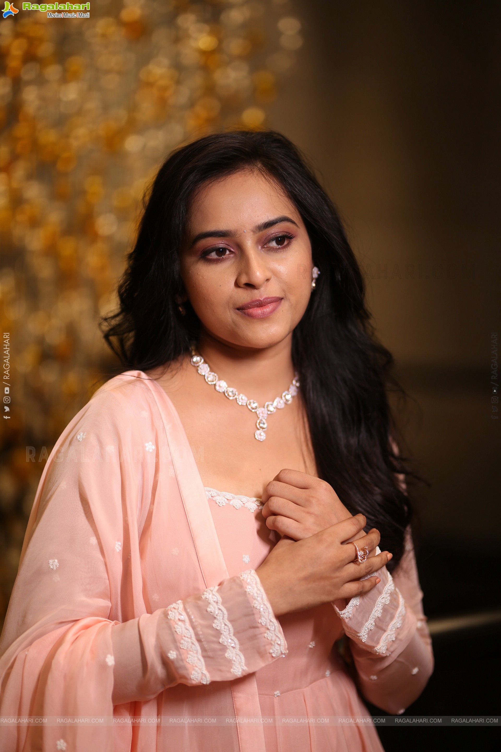 Heroine Sri Divya at Sathyam Sundaram Pre Release Event, HD Gallery