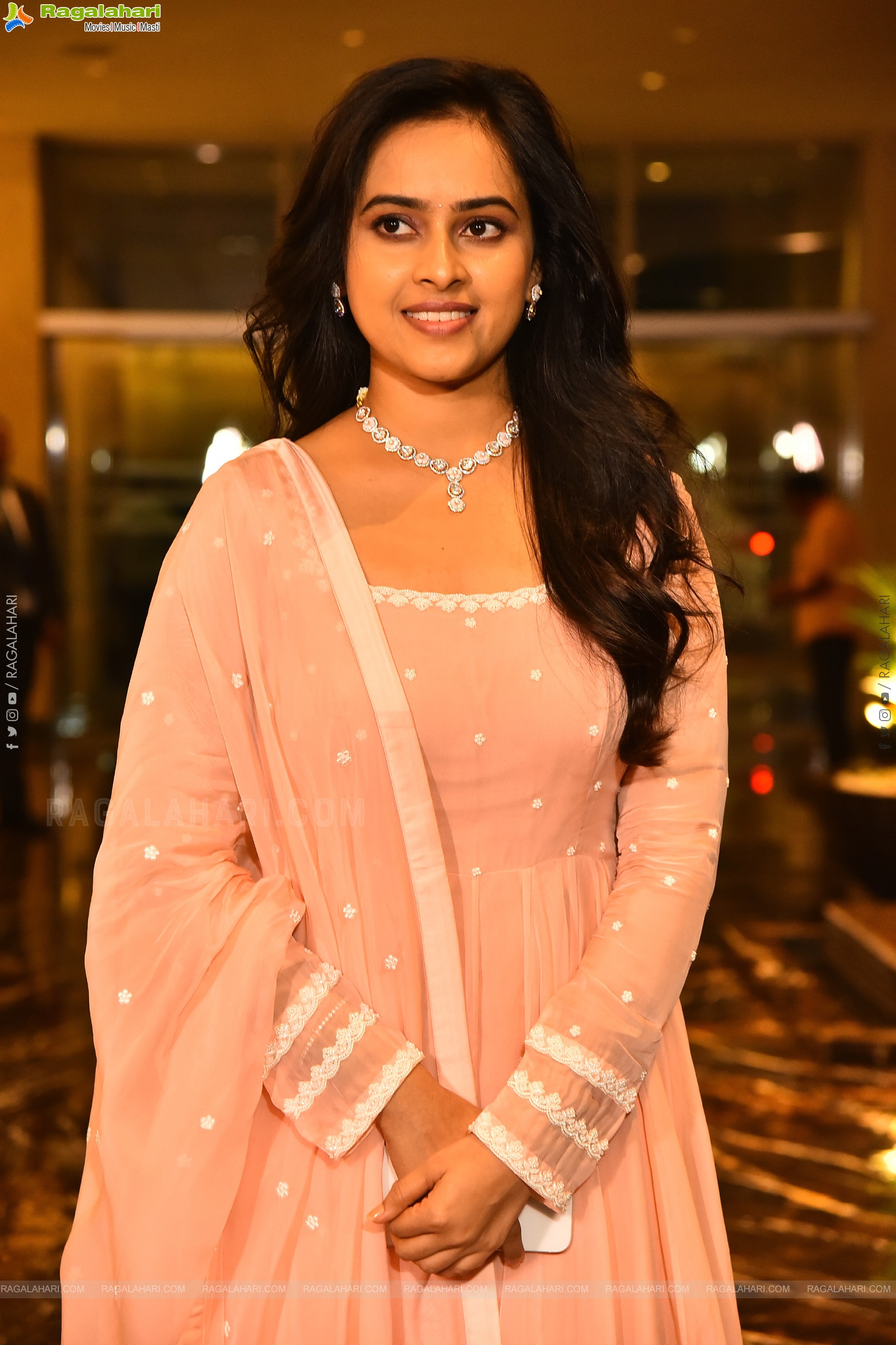 Heroine Sri Divya at Sathyam Sundaram Pre Release Event, HD Gallery