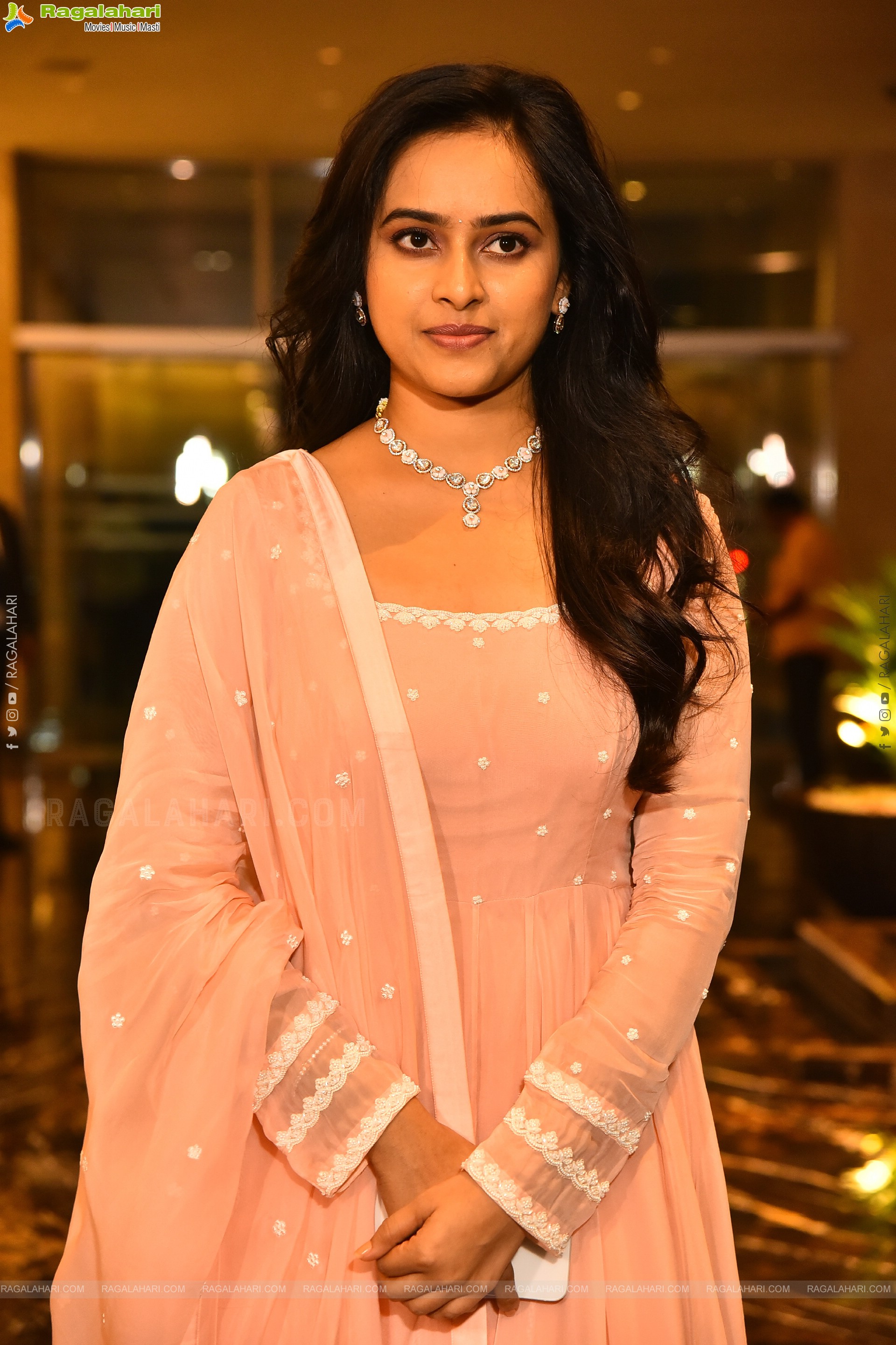 Heroine Sri Divya at Sathyam Sundaram Pre Release Event, HD Gallery