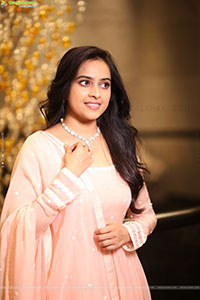 Heroine Sri Divya at Sathyam Sundaram Pre Release Event